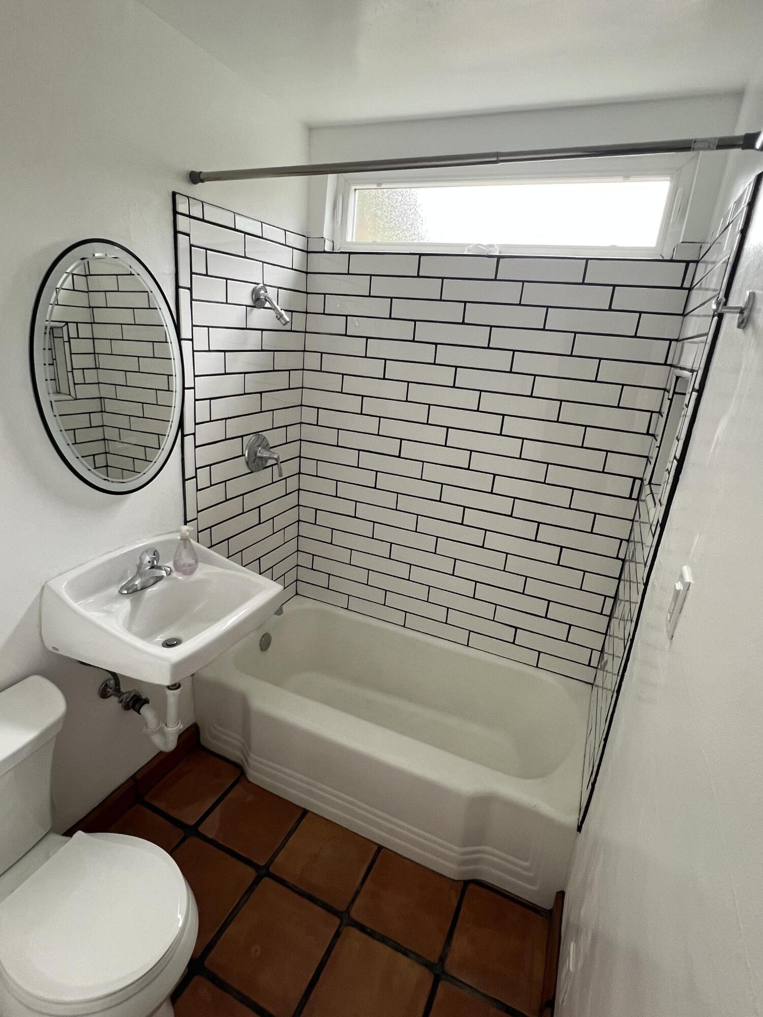 Photo 12 — 925 Quincy Street NE