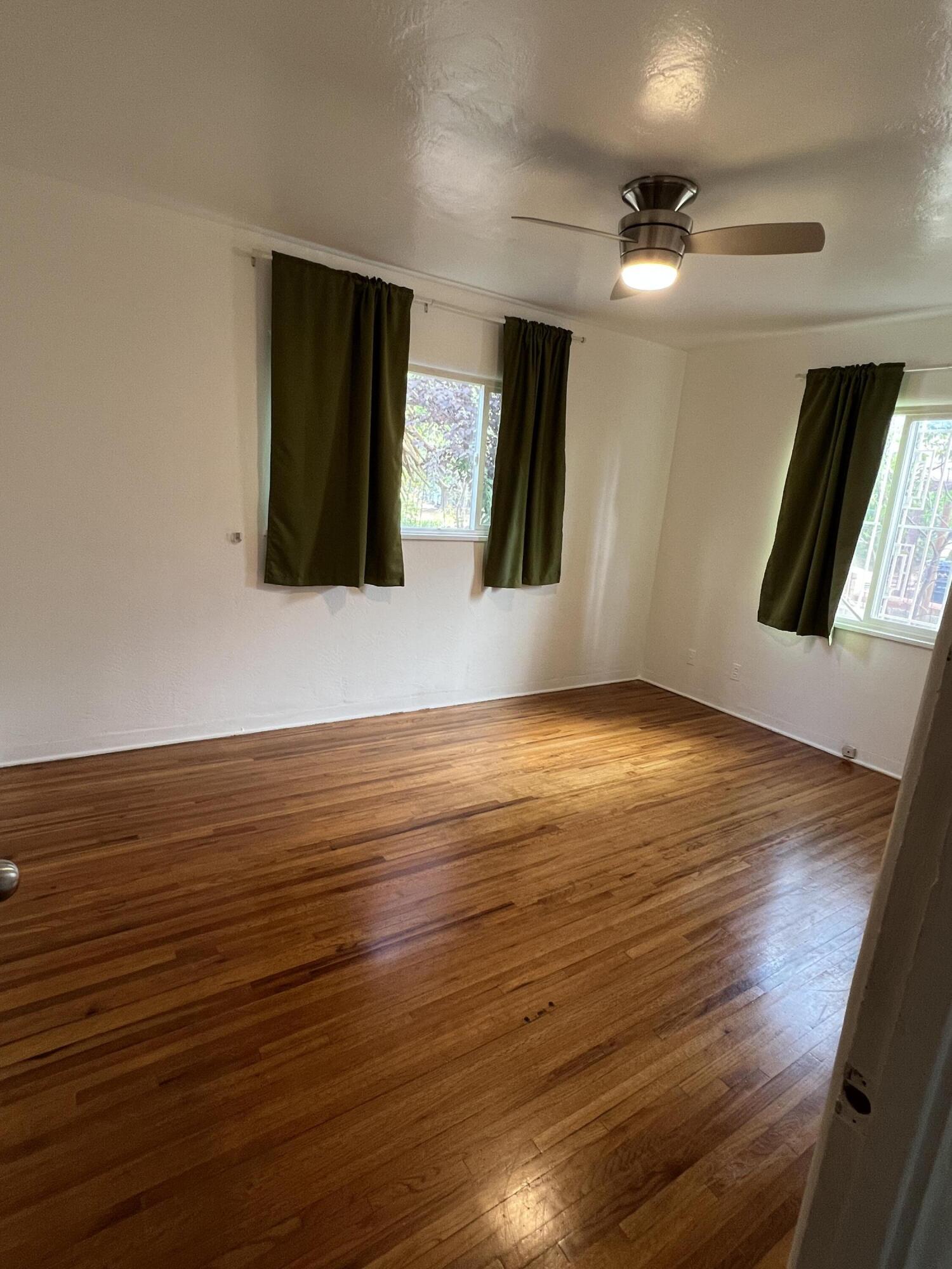 Photo 10 — 925 Quincy Street NE