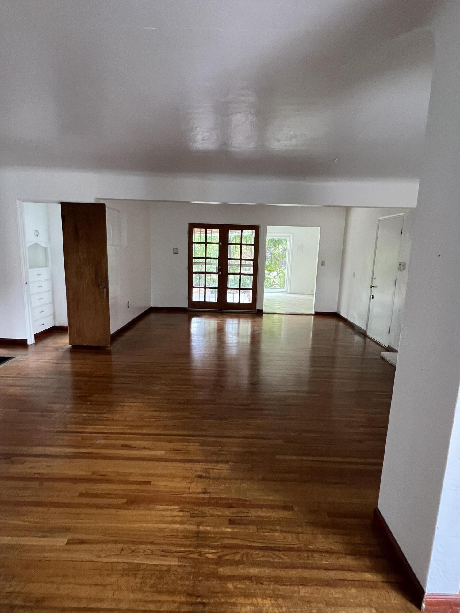 Photo 15 — 925 Quincy Street NE