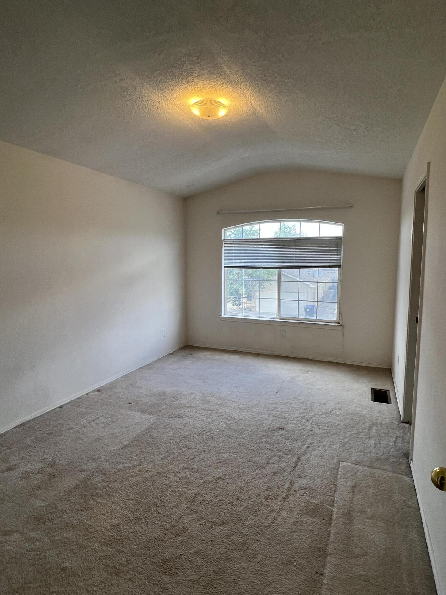 Photo 7 — 7316 Peregrine Road NE