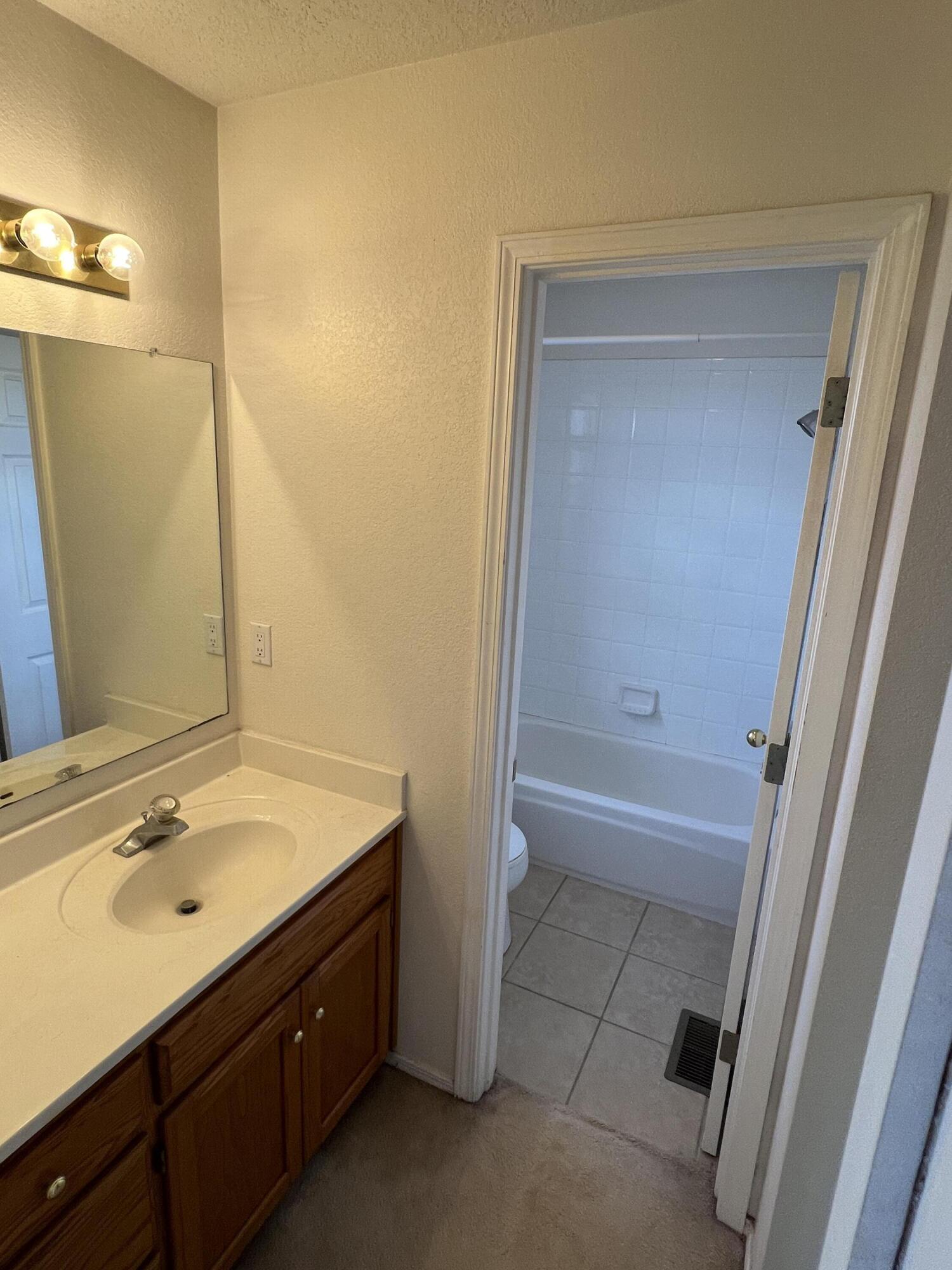 Photo 4 — 7316 Peregrine Road NE