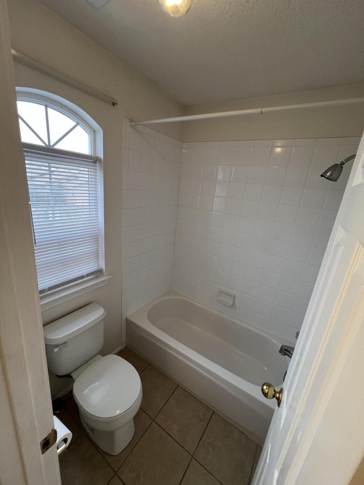 Photo 4 — 7316 Peregrine Road NE