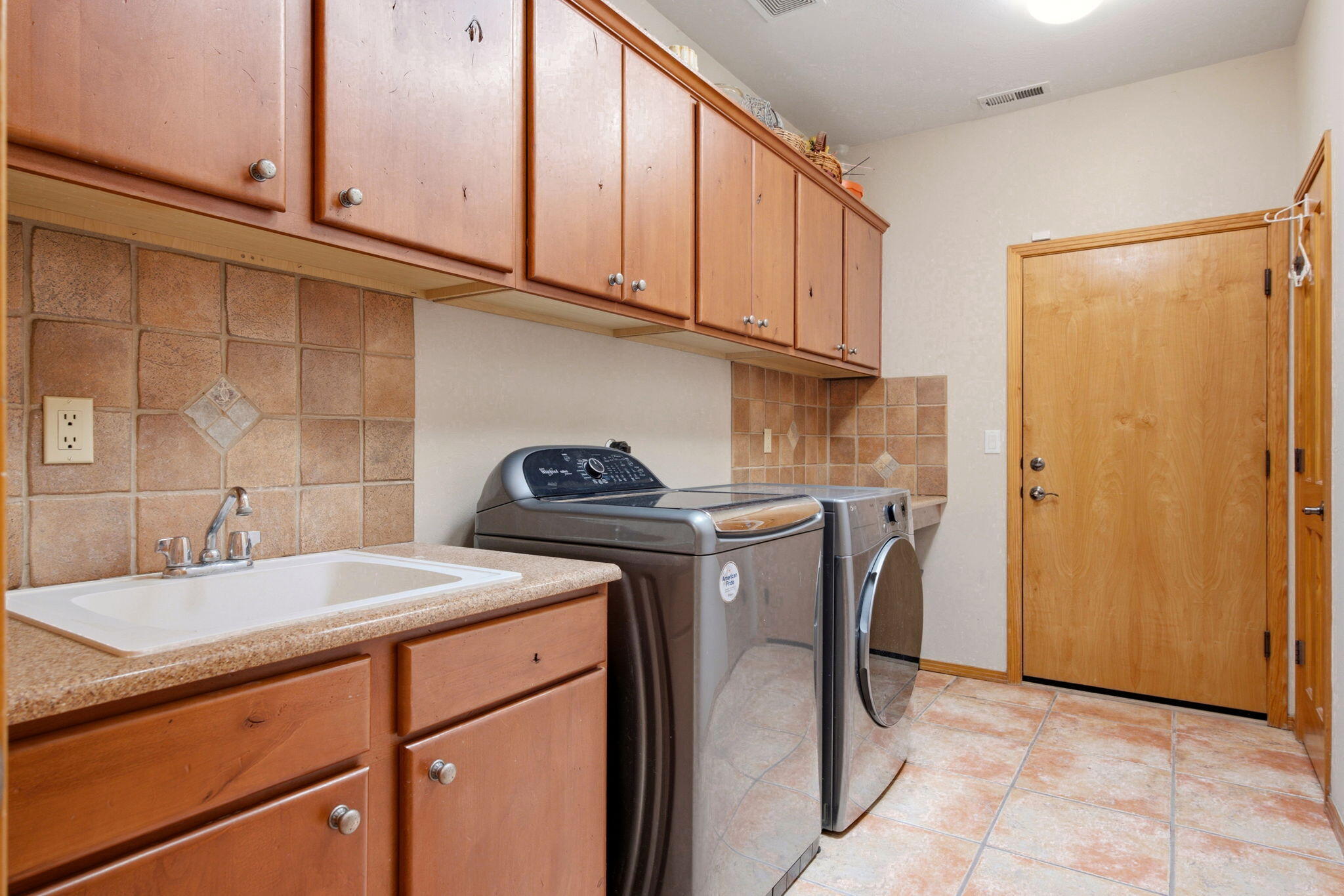 Photo 14 — 1716 Shoshone Trail NE