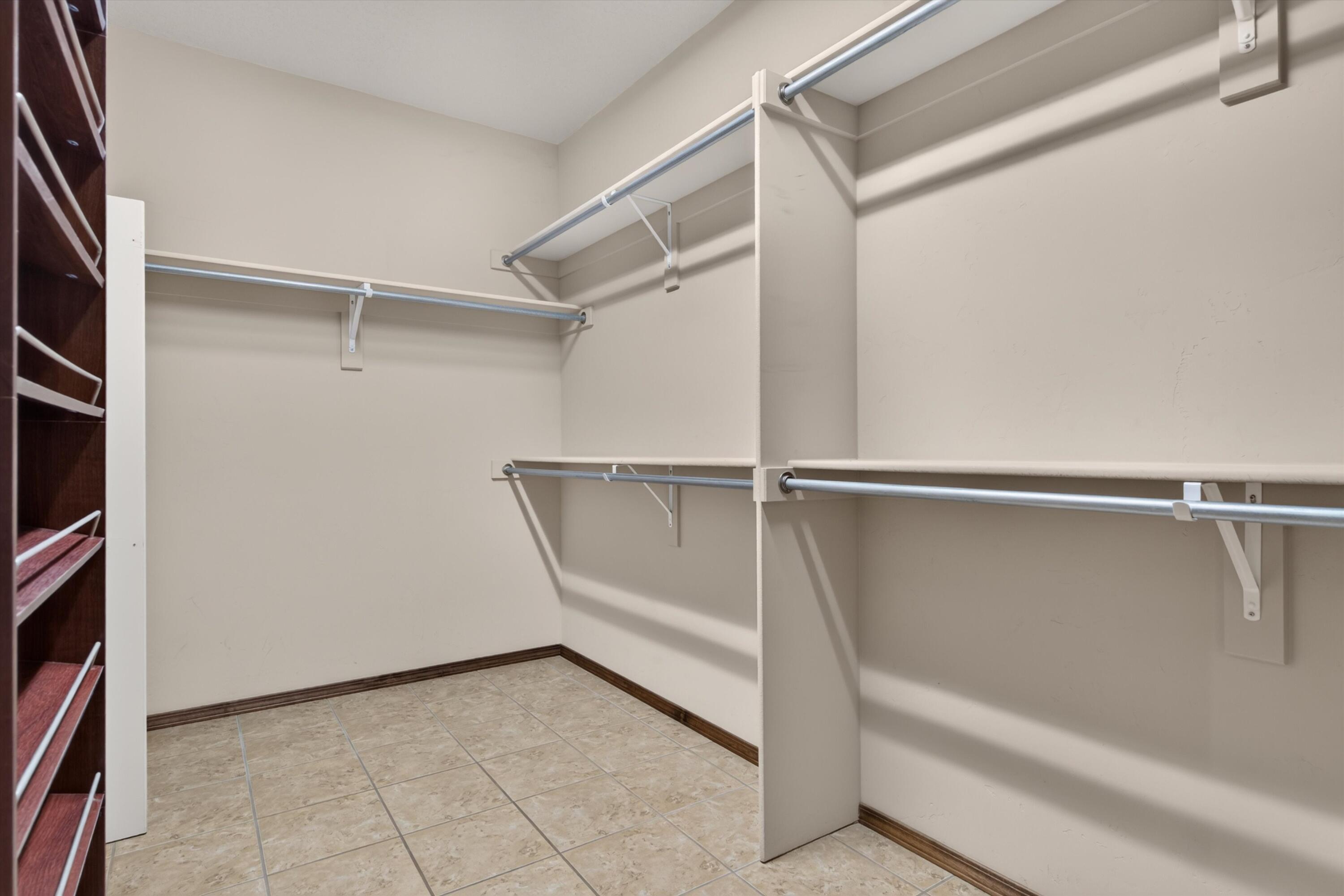 Photo 19 — 1621 Roble Drive SE
