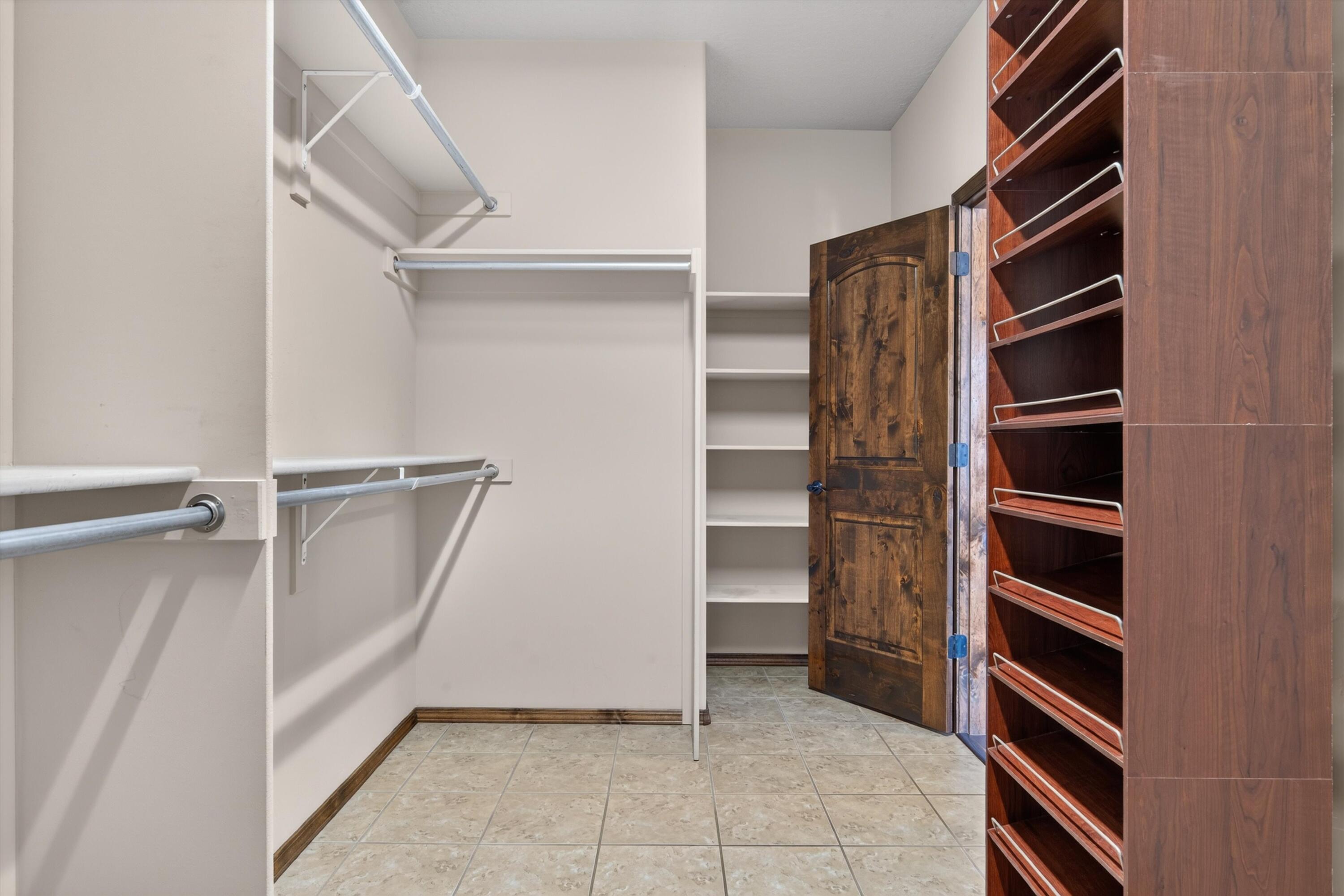 Photo 18 — 1621 Roble Drive SE