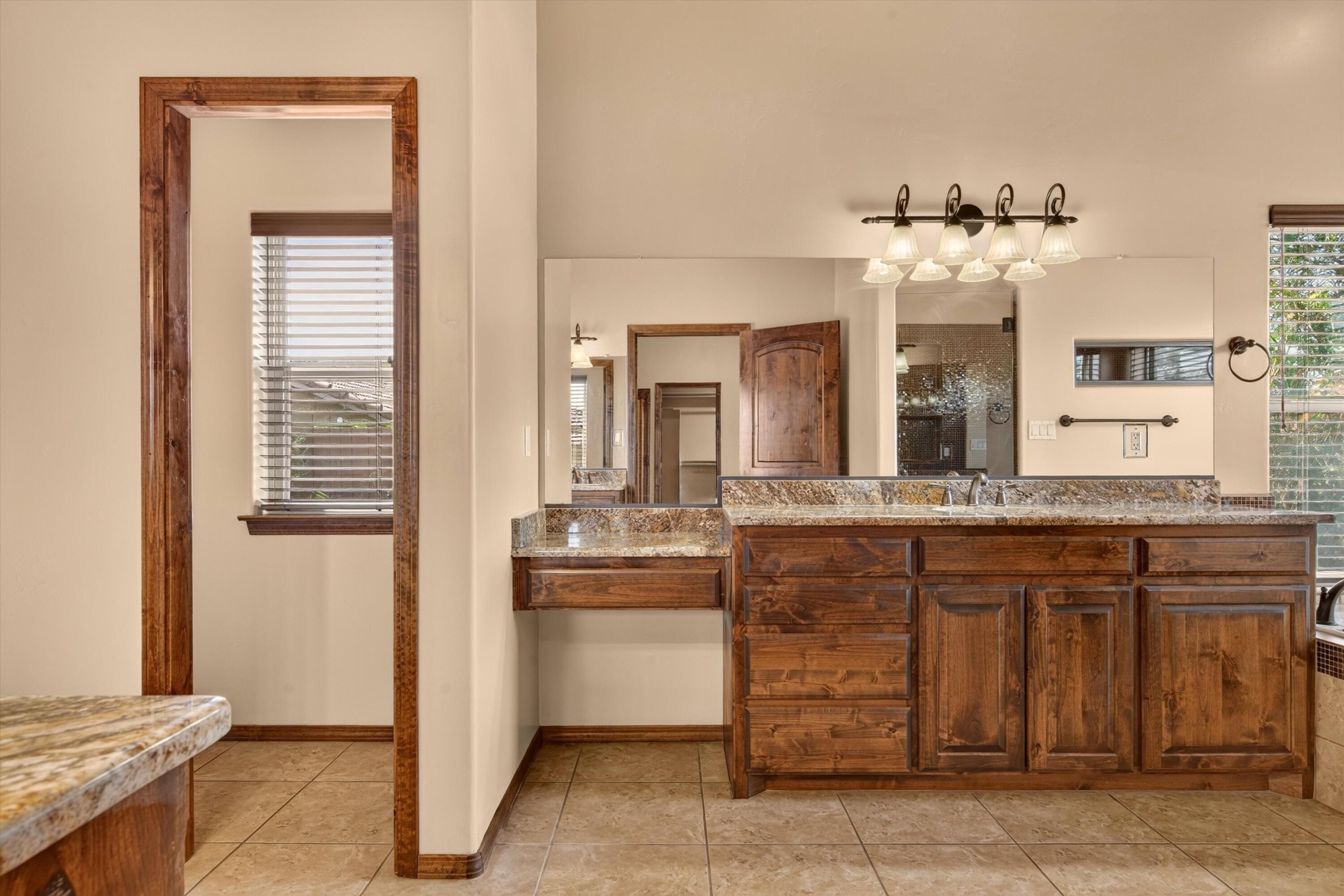 Photo 17 — 1621 Roble Drive SE