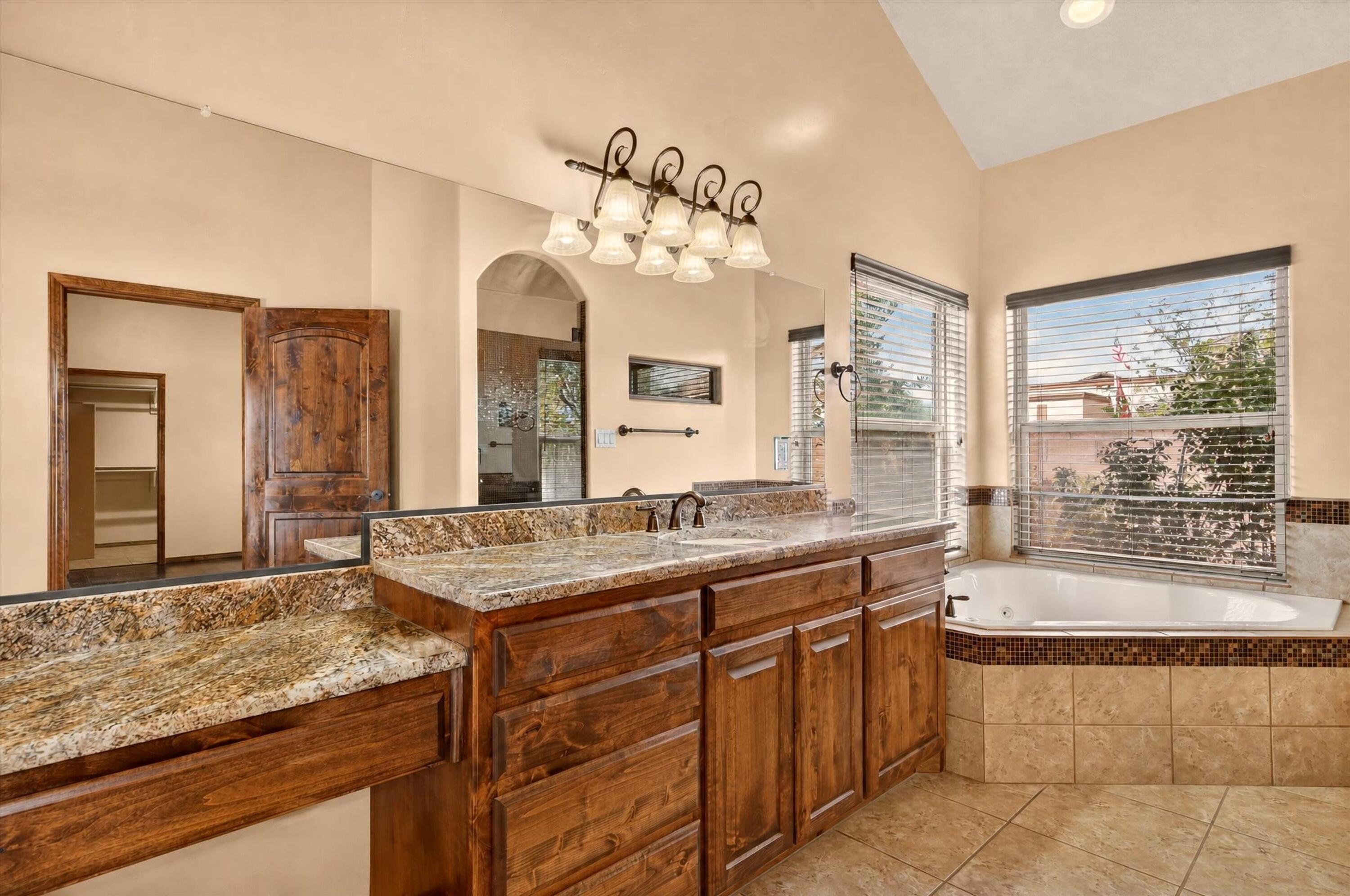 Photo 16 — 1621 Roble Drive SE