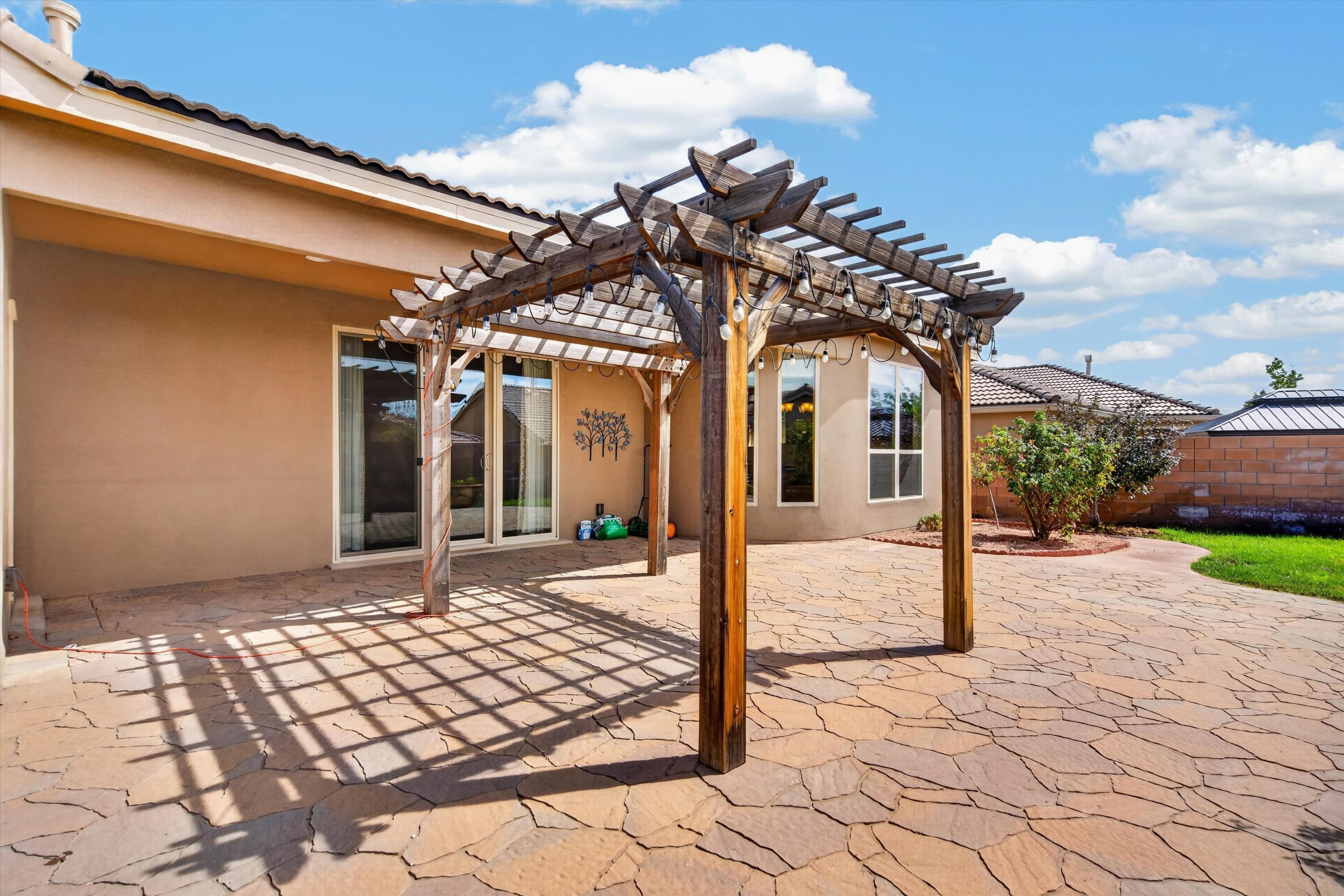 Photo 11 — 1621 Roble Drive SE