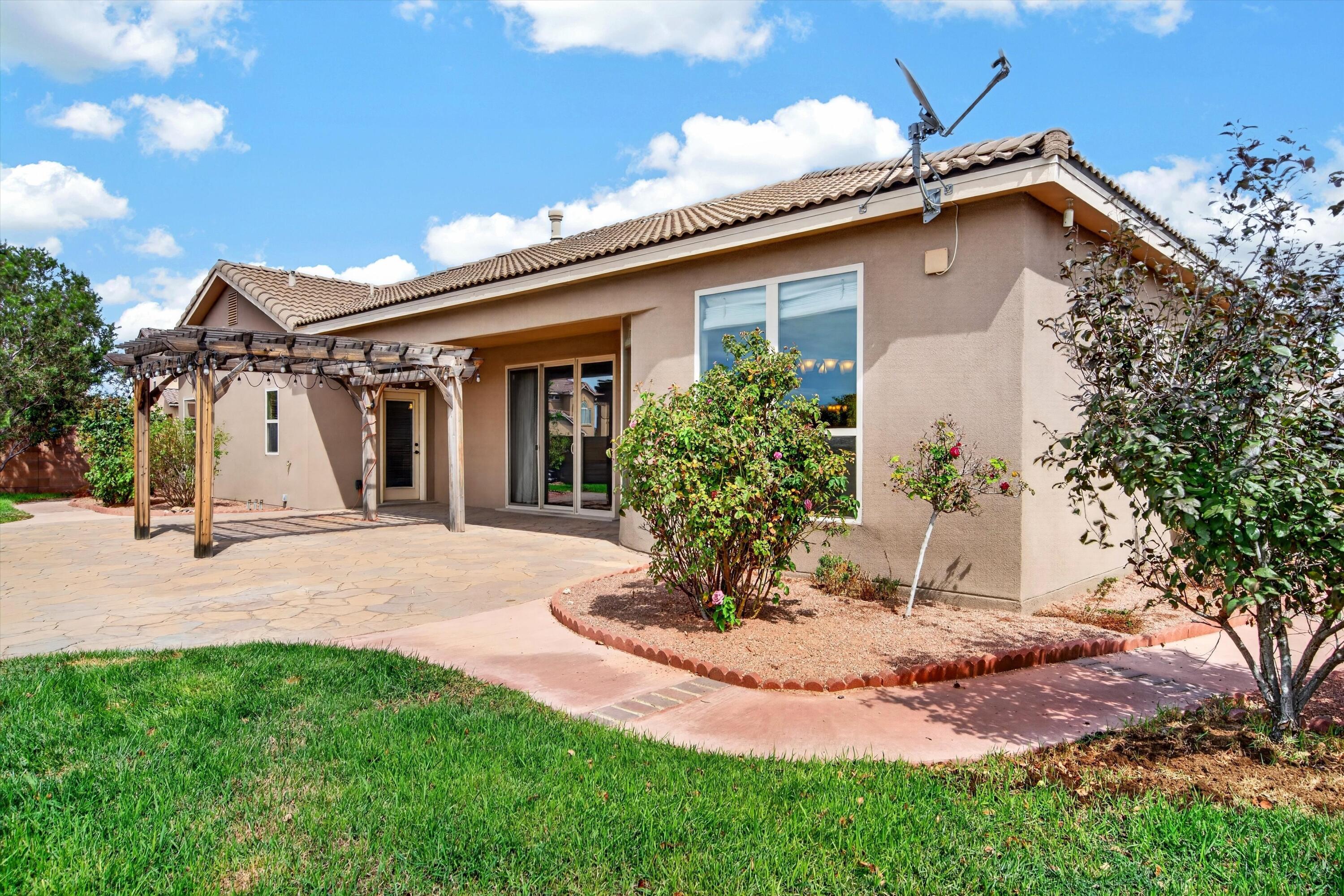 Photo 10 — 1621 Roble Drive SE