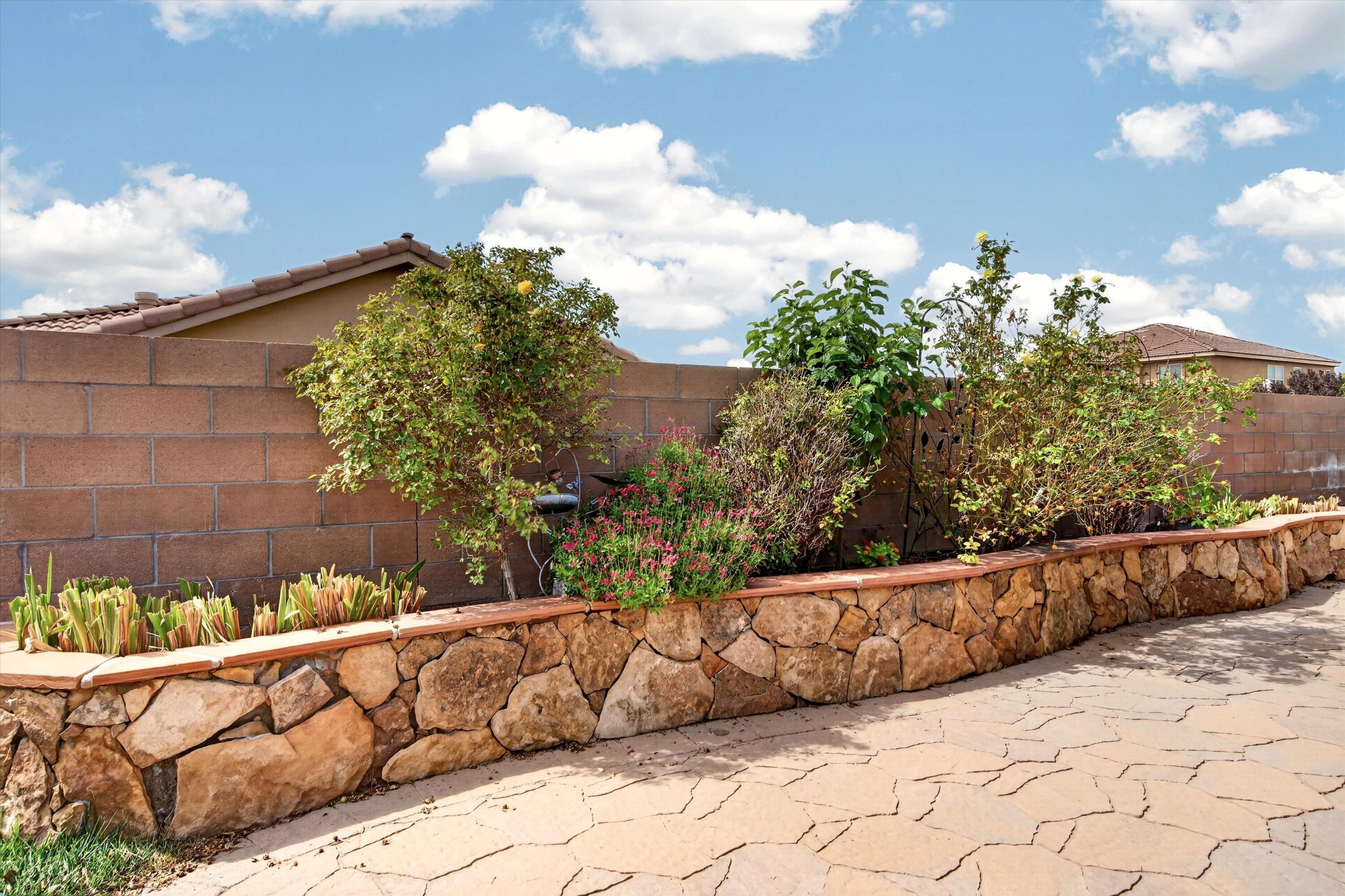 Photo 8 — 1621 Roble Drive SE