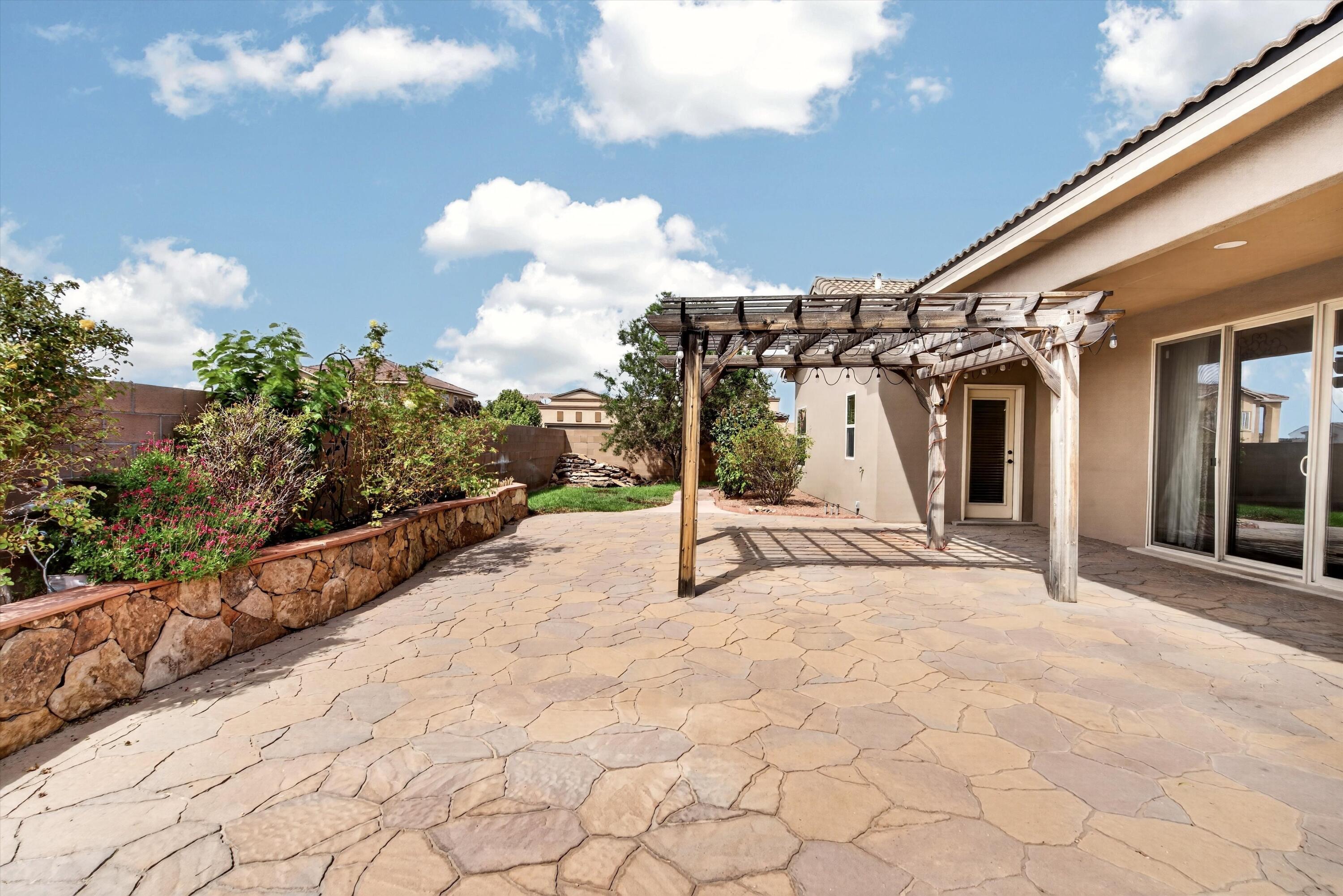 Photo 7 — 1621 Roble Drive SE