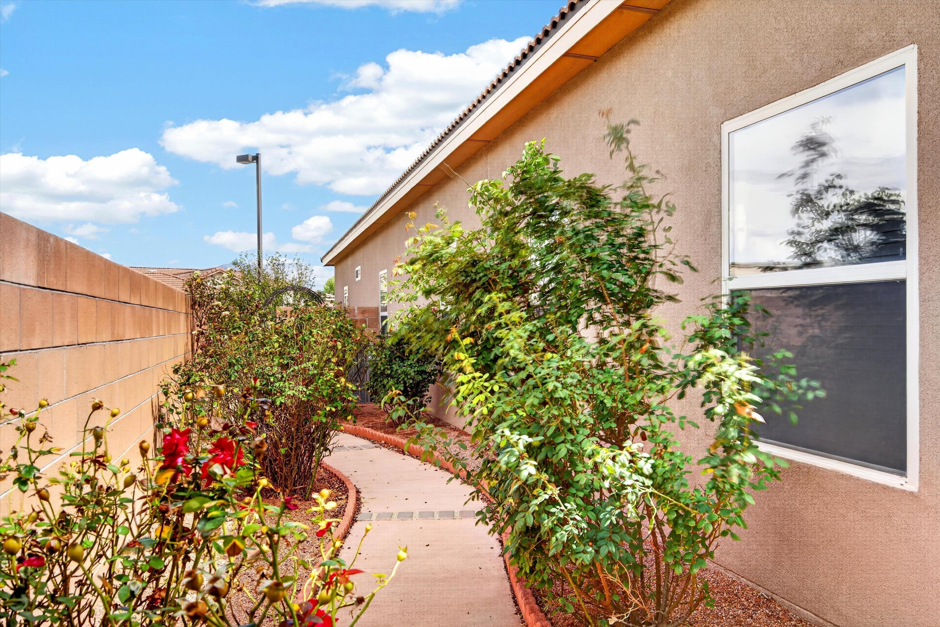 Photo 5 — 1621 Roble Drive SE