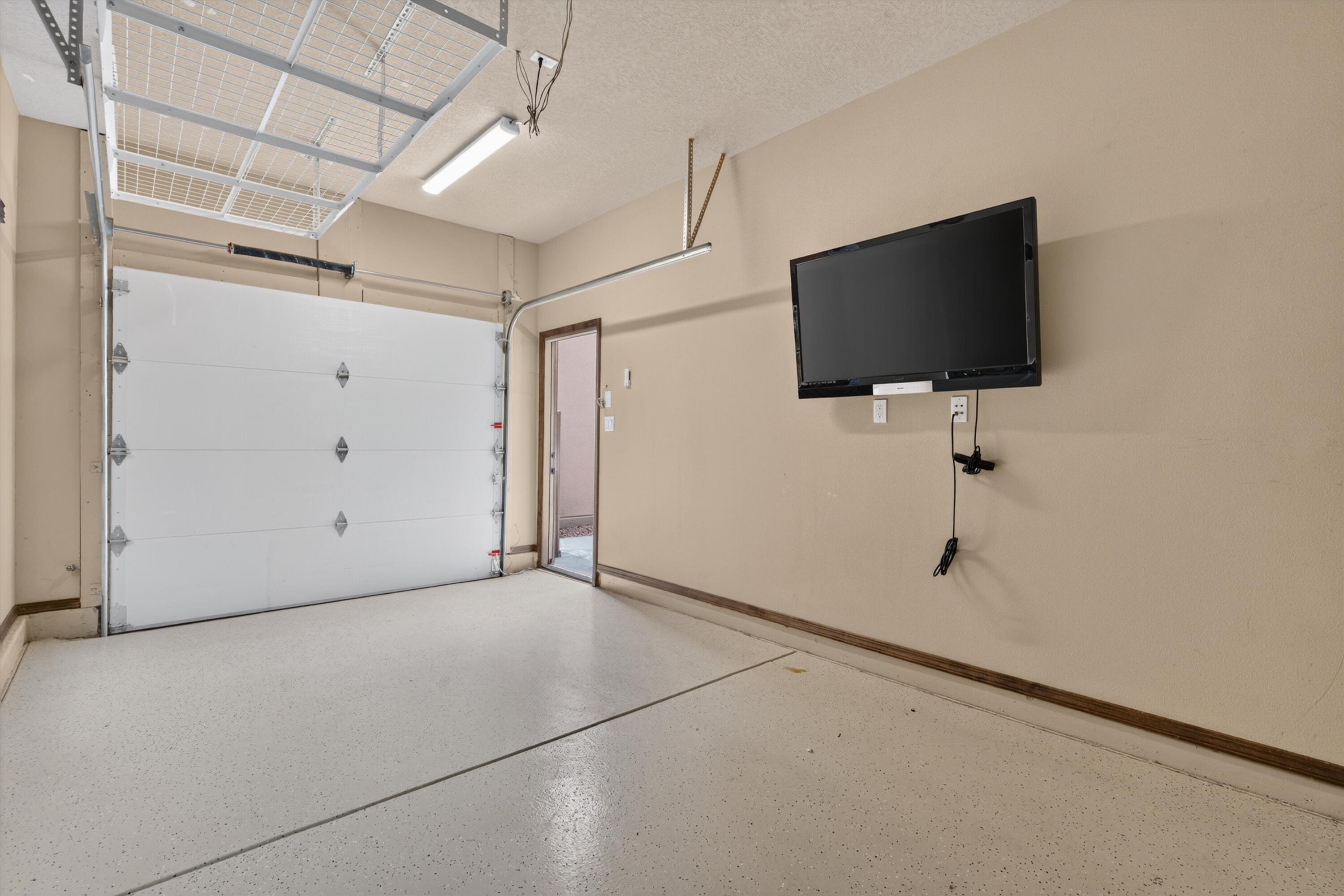 Photo 4 — 1621 Roble Drive SE