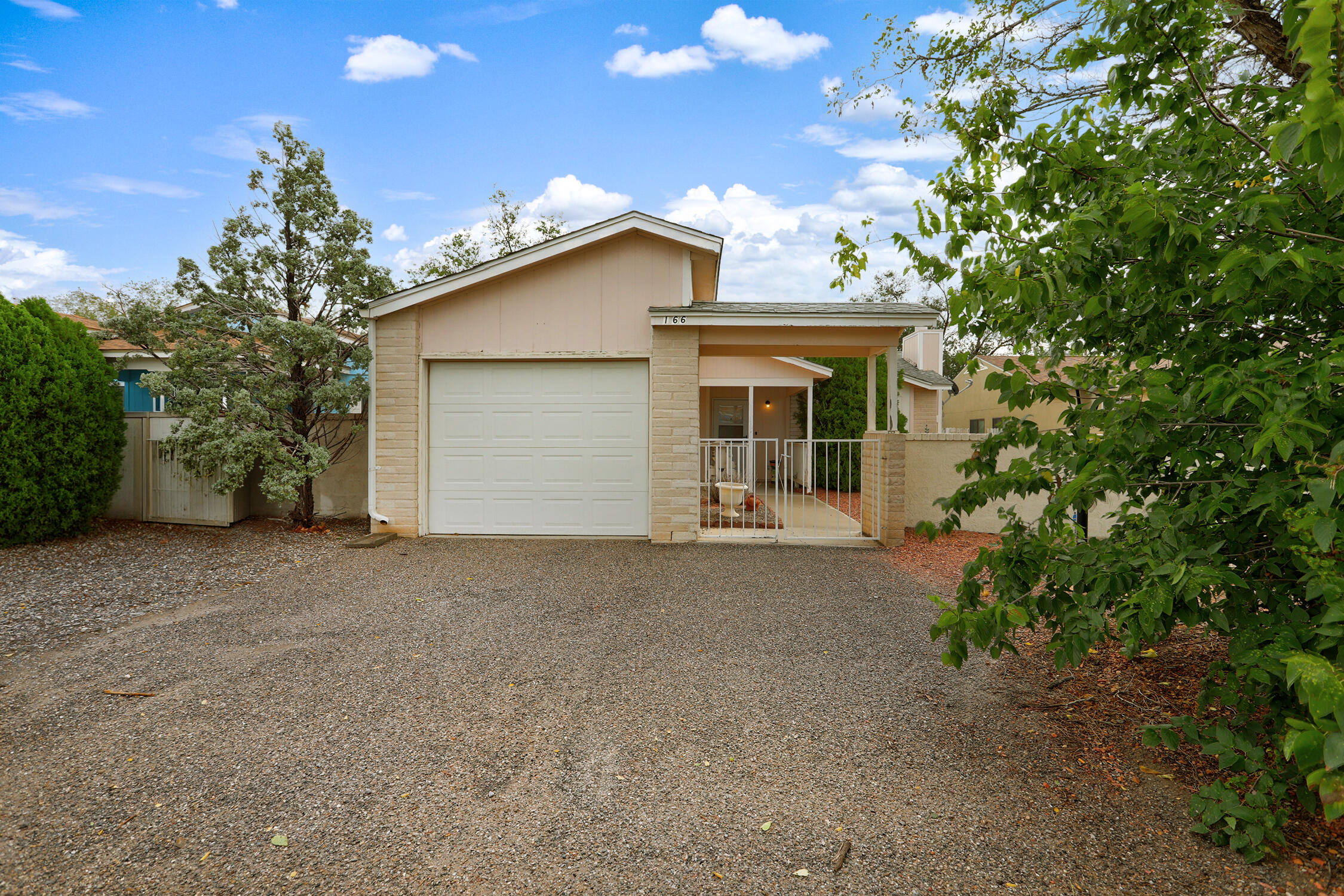 166 Coral Drive NE, Rio Rancho, NM 87124