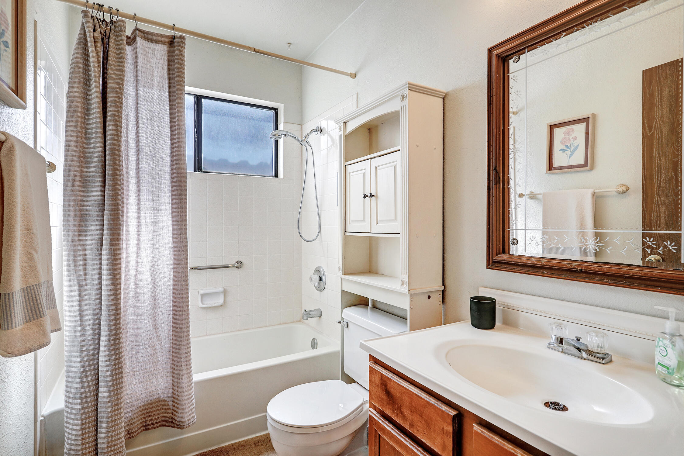 Photo 9 — 166 Coral Drive NE