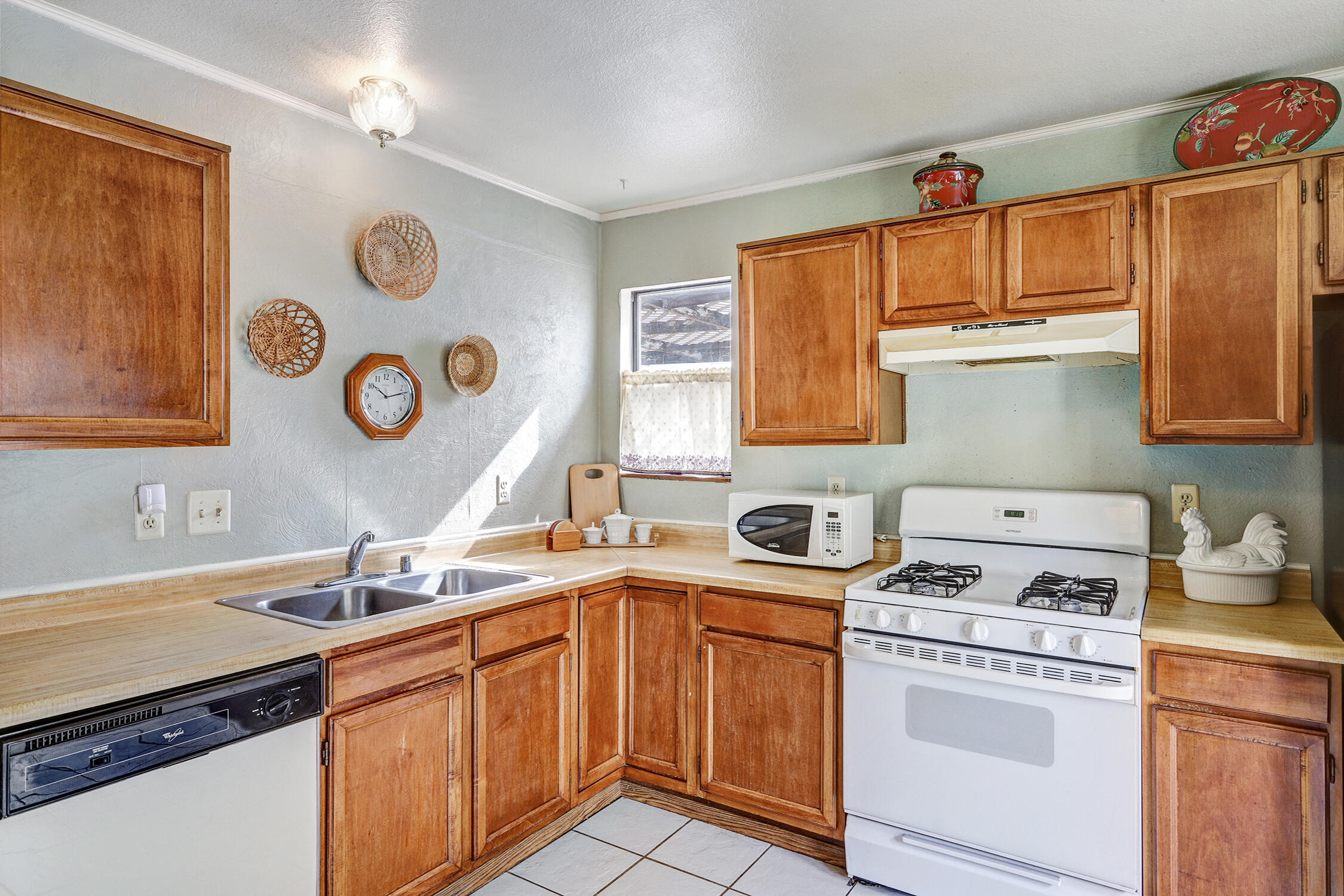 Photo 15 — 166 Coral Drive NE