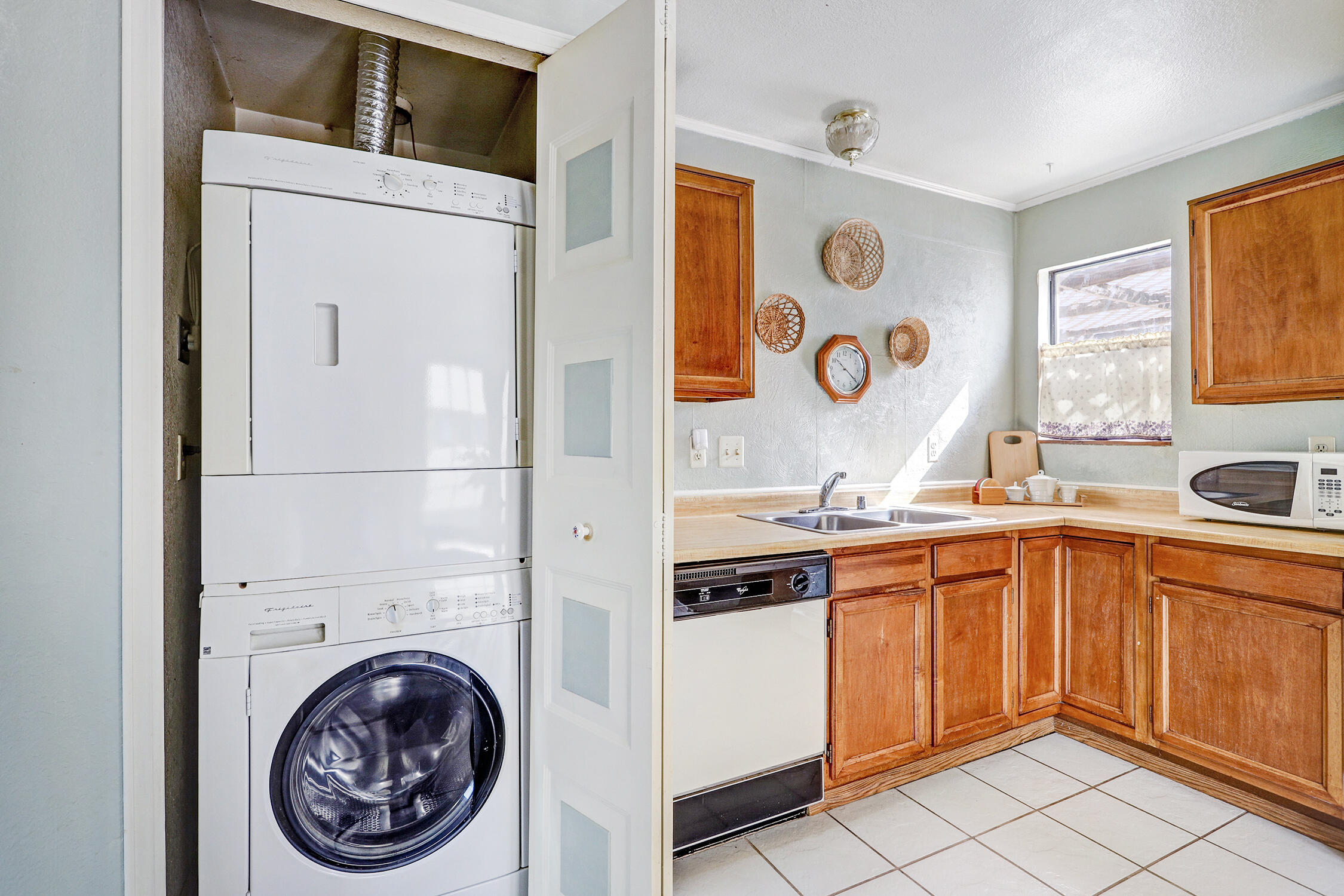 Photo 13 — 166 Coral Drive NE