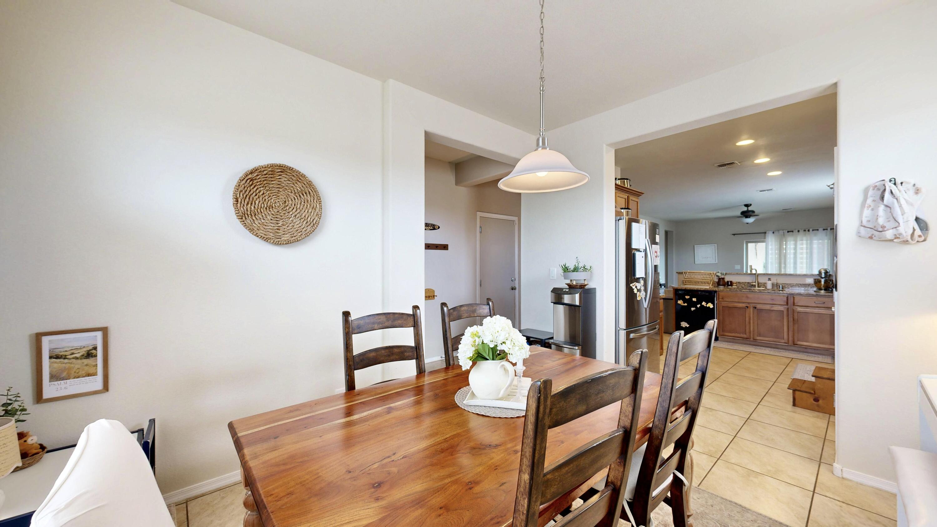 Photo 2 — 10804 Topacio Street NW