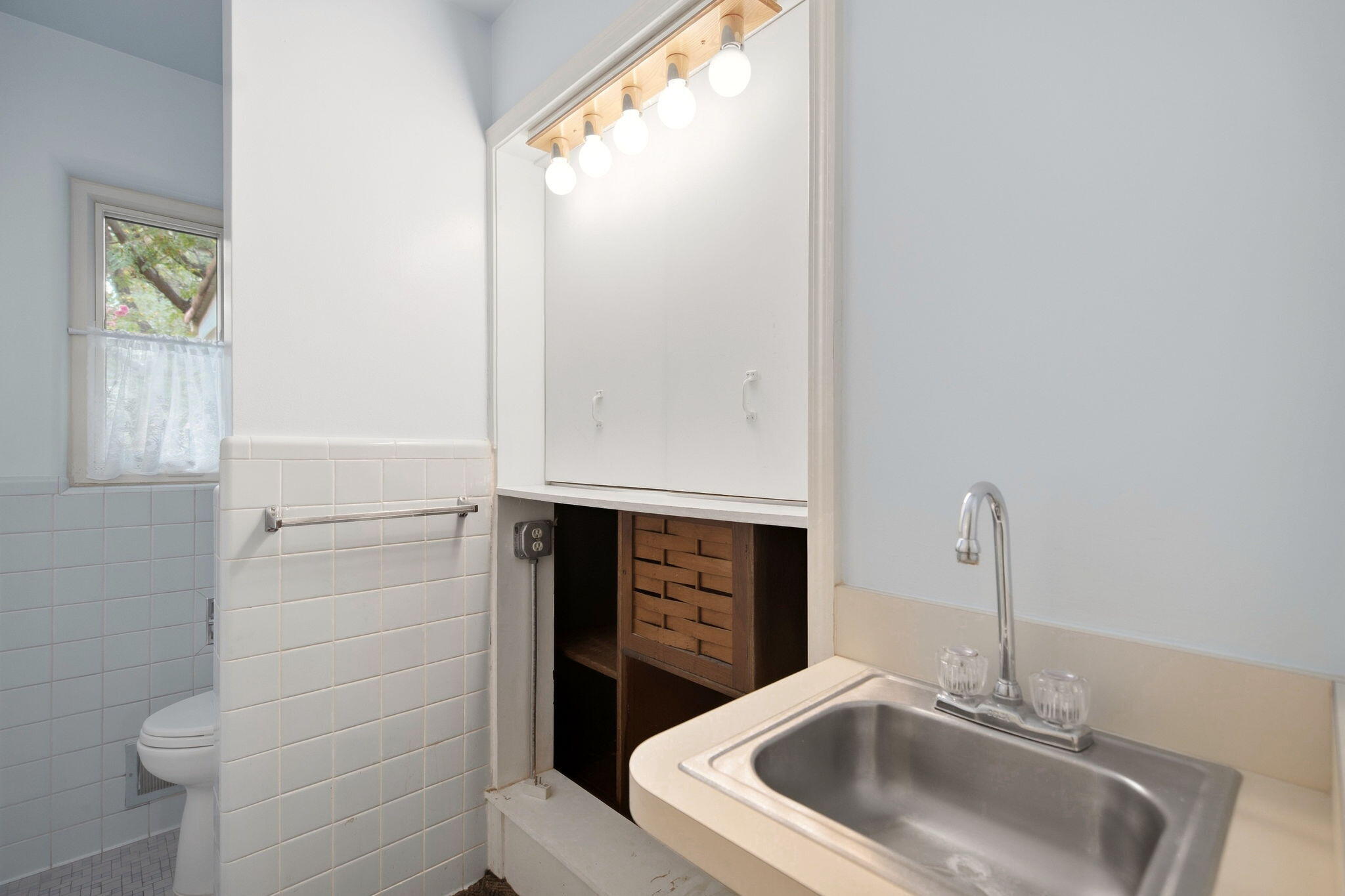 Photo 18 — 1512 Los Alamos Avenue SW