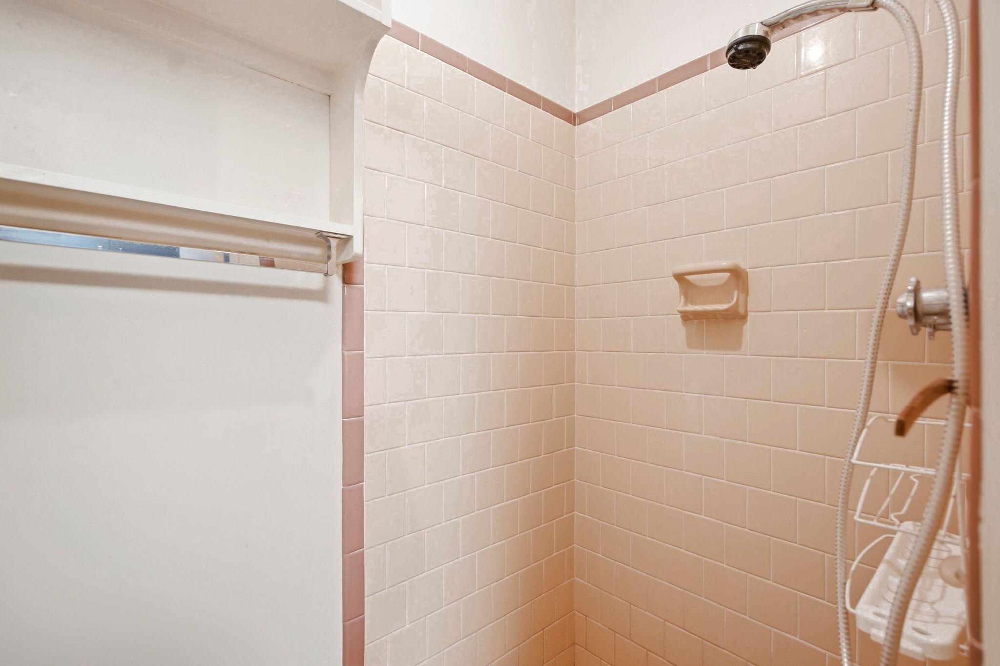 Photo 17 — 1512 Los Alamos Avenue SW