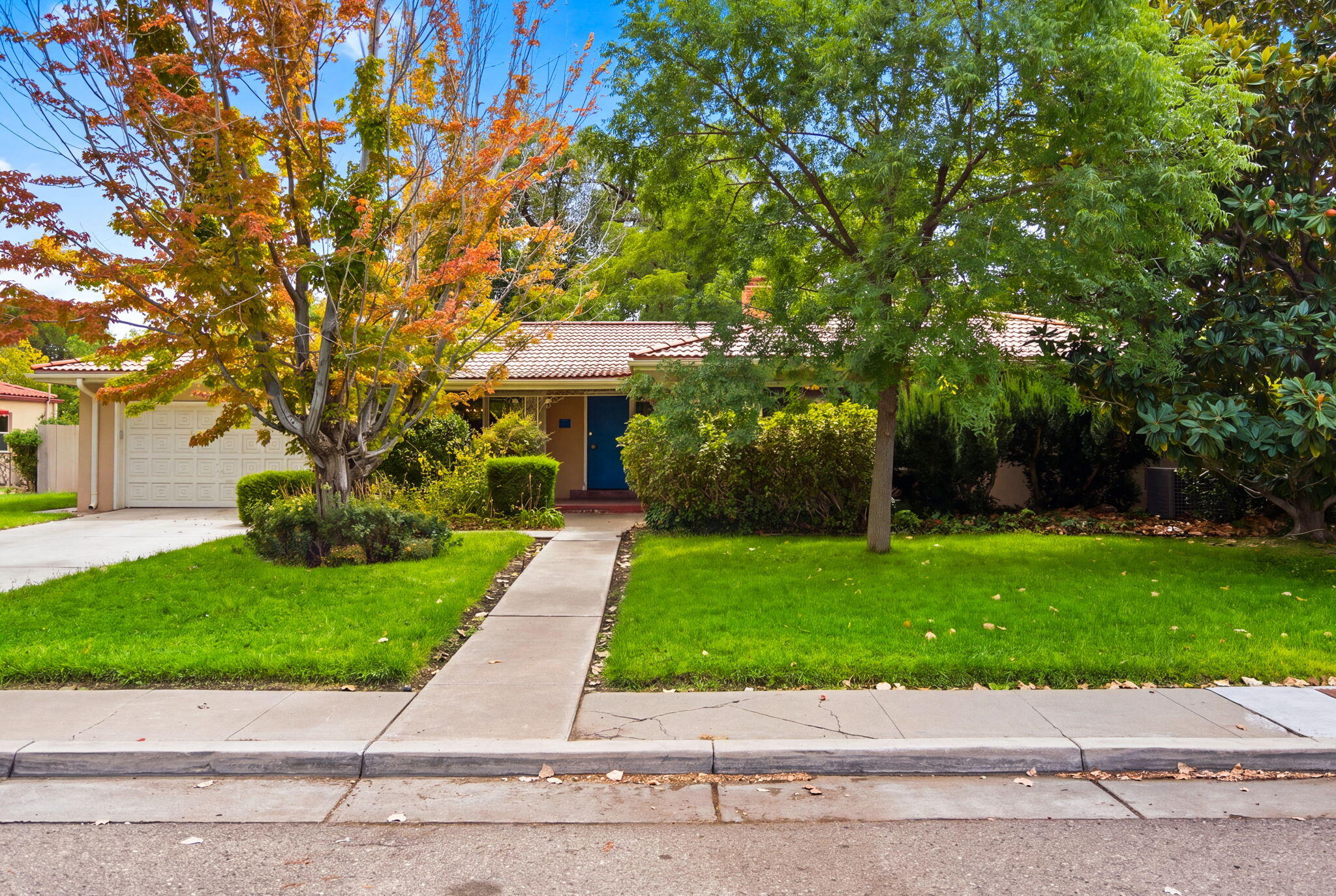 Photo 2 — 1512 Los Alamos Avenue SW
