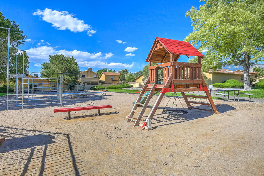 Photo 3 — 10721 Clyburn Park Drive NE