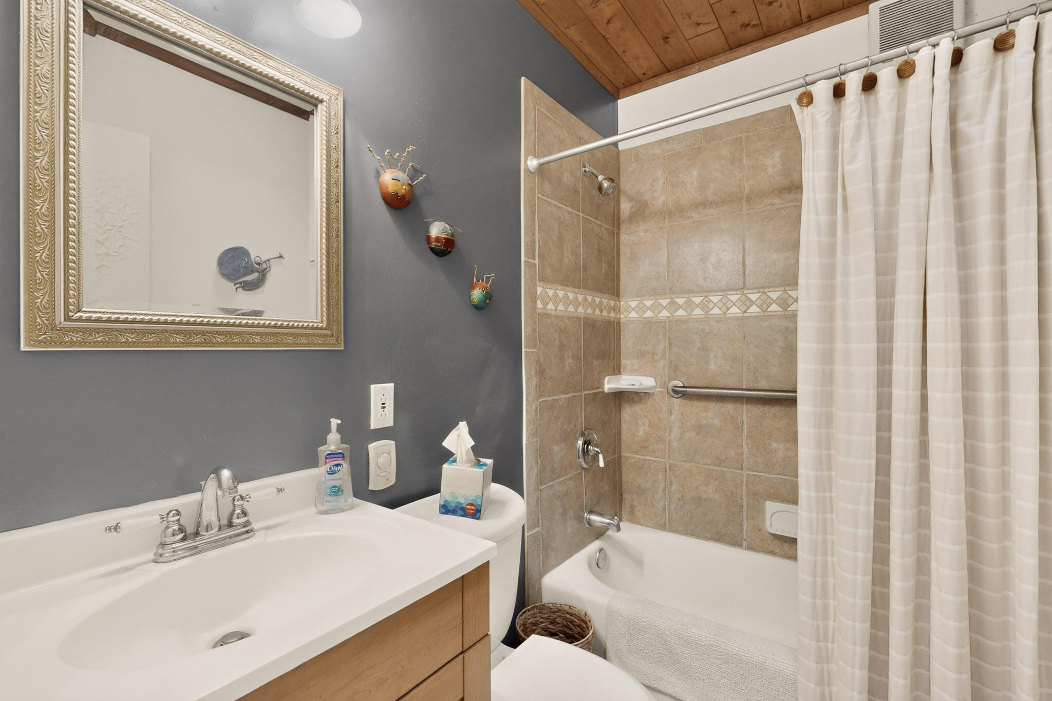 Photo 15 — 117 Carlito Road NW