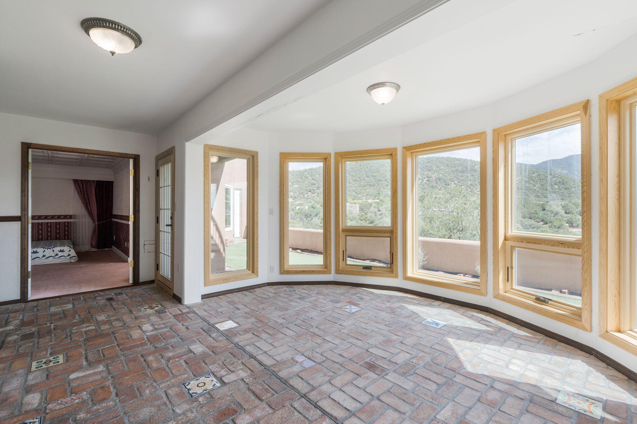 Photo 18 — 689 Gonzales Road