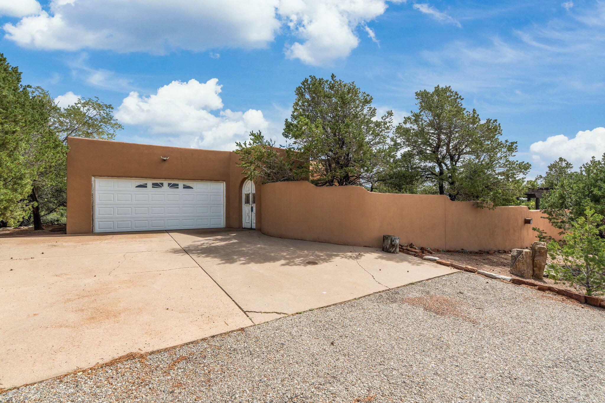 Photo 3 — 689 Gonzales Road