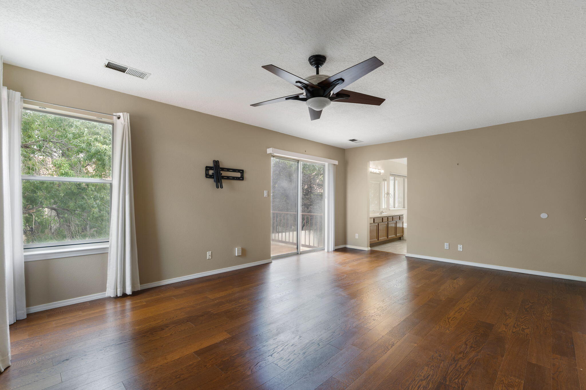 Photo 19 — 11909 Ibex Avenue NE