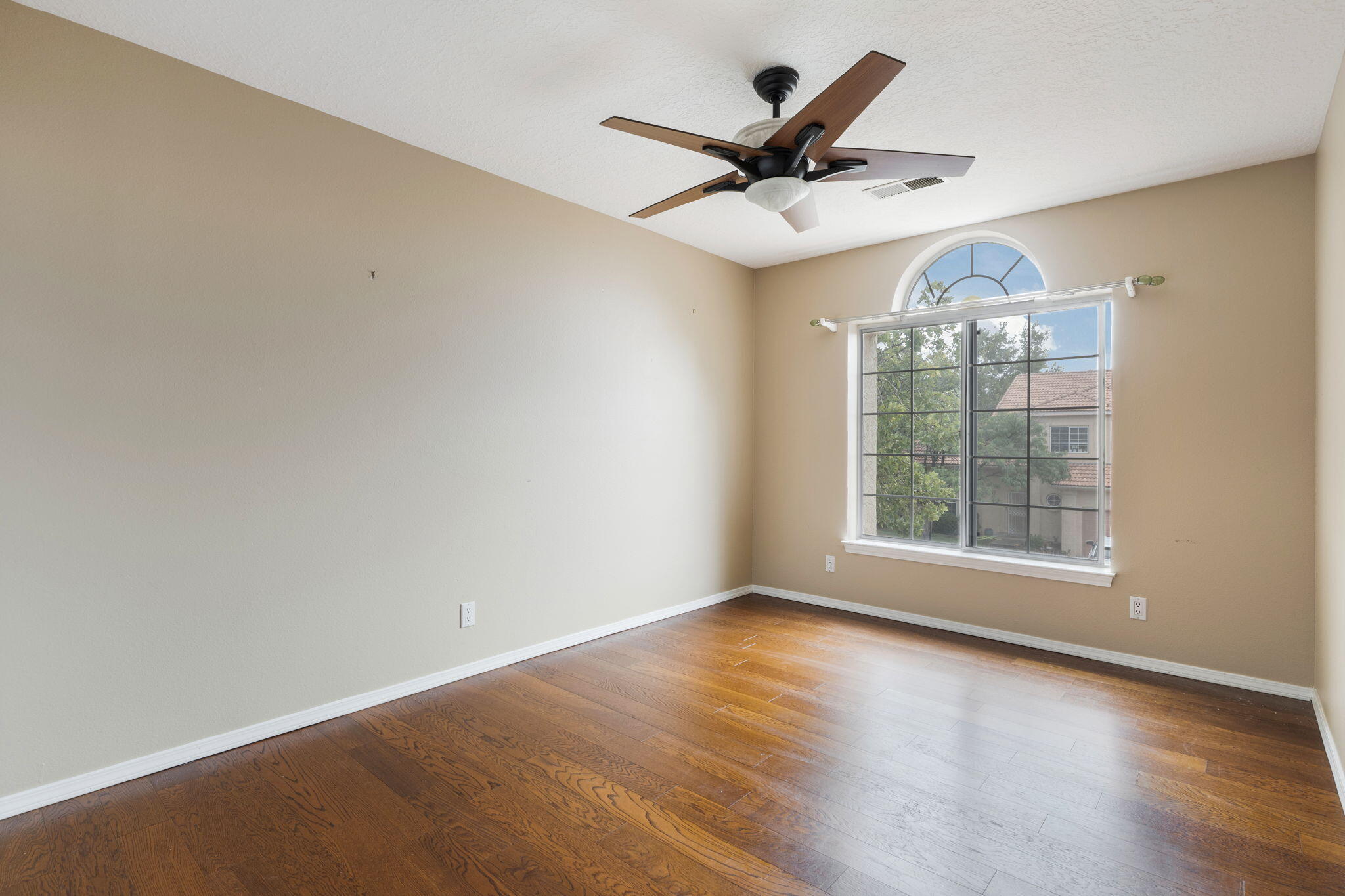 Photo 12 — 11909 Ibex Avenue NE
