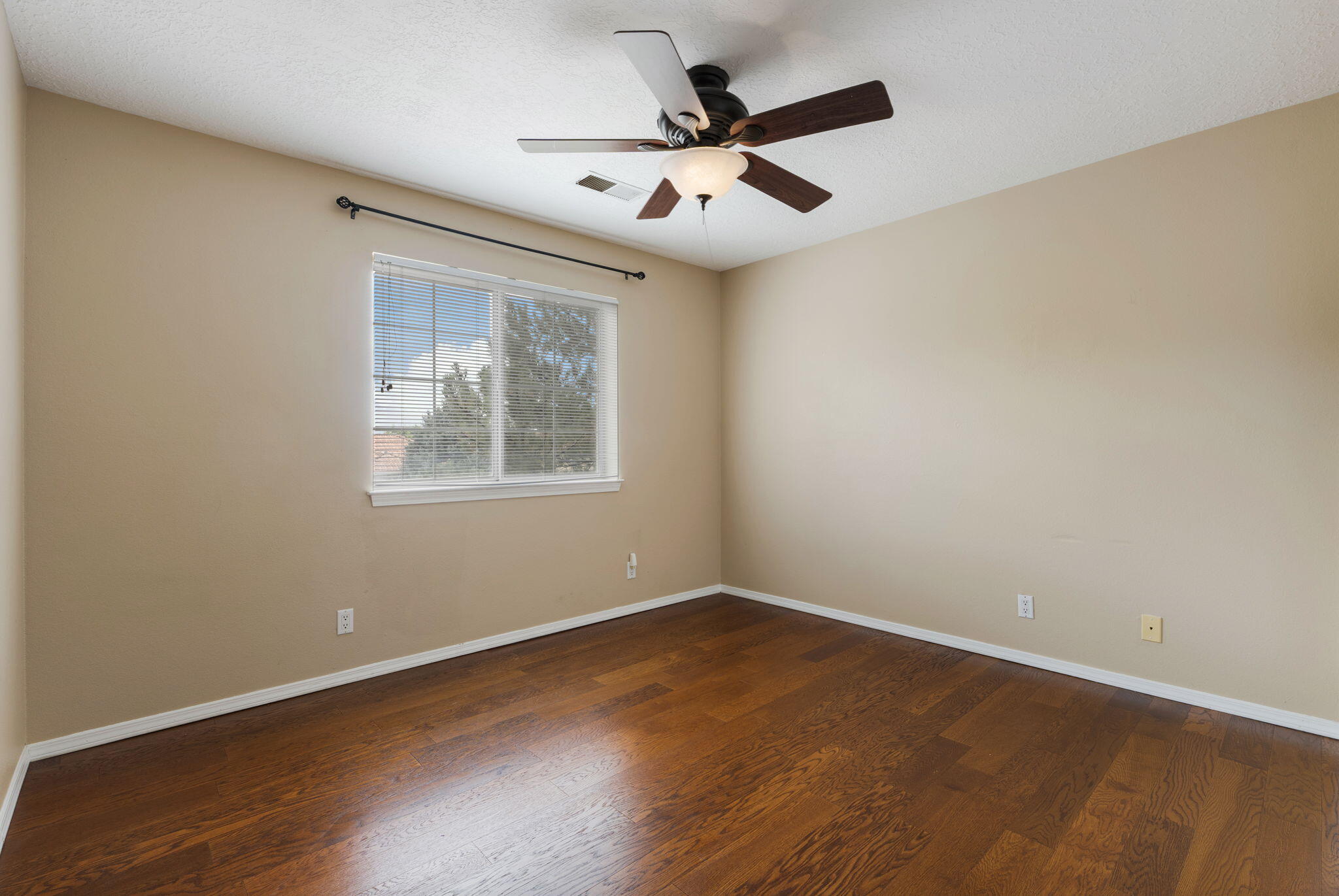 Photo 9 — 11909 Ibex Avenue NE