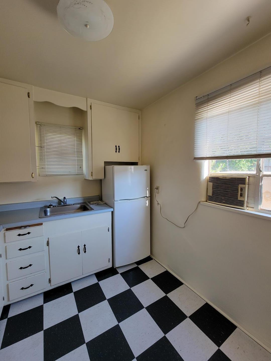 Photo 4 — 520 Adams Street NE 1