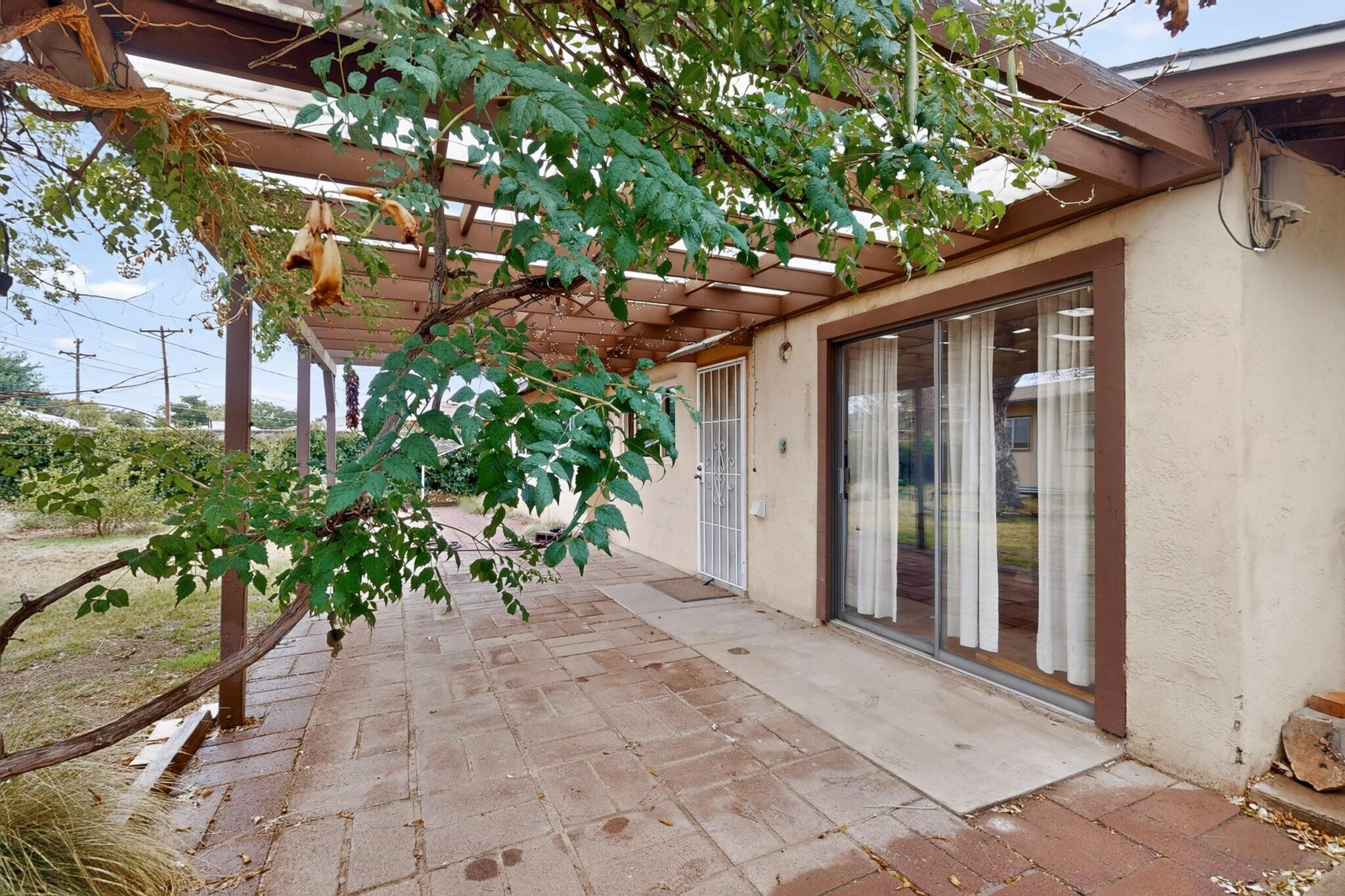 Photo 10 — 1408 Espejo Street NE