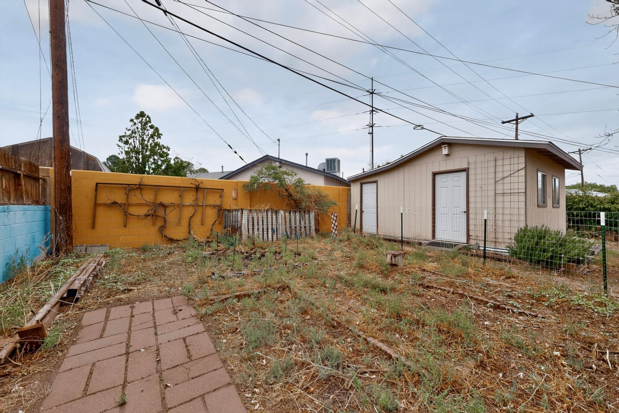 Photo 5 — 1408 Espejo Street NE