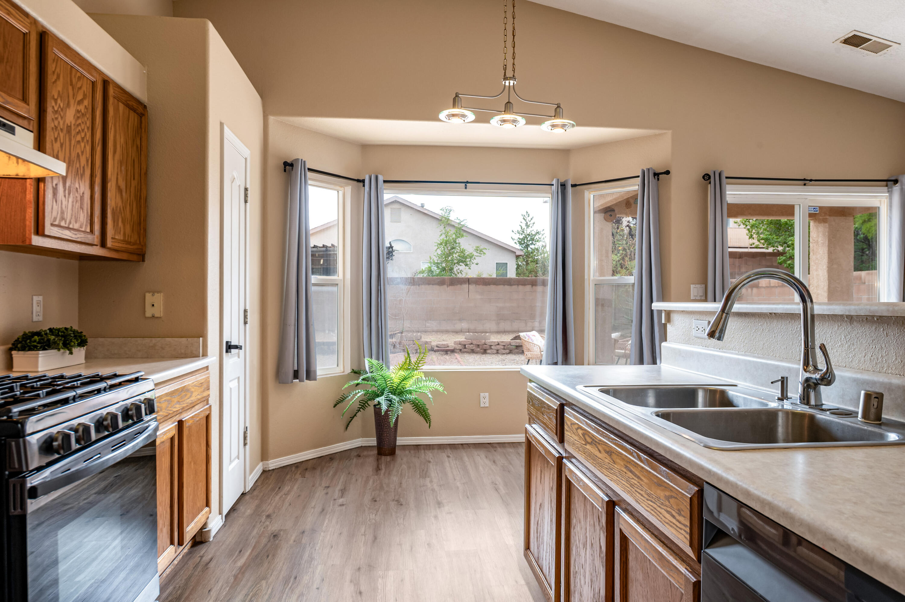 Photo 19 — 7716 Banyon Avenue NW