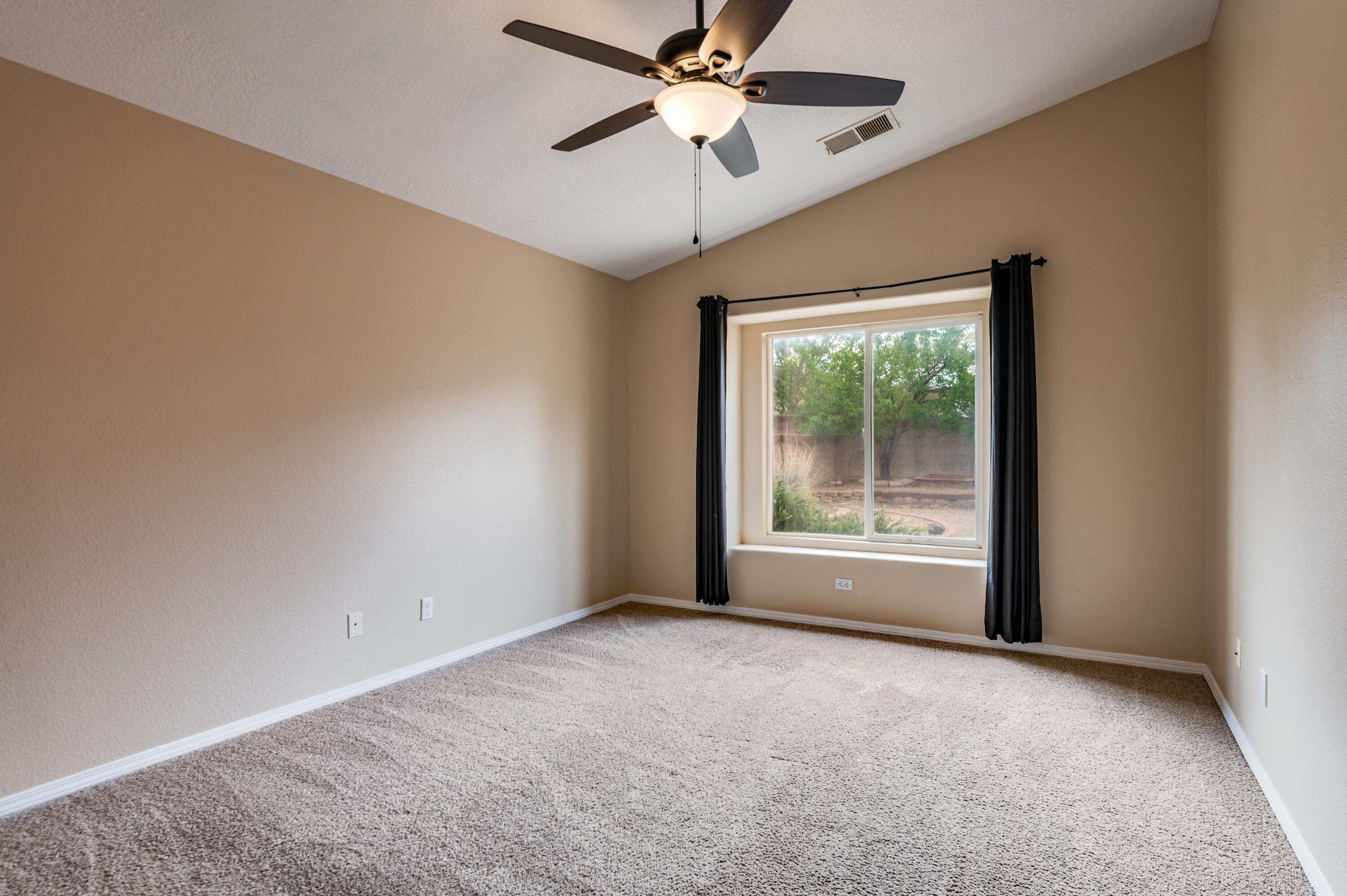 Photo 18 — 7716 Banyon Avenue NW