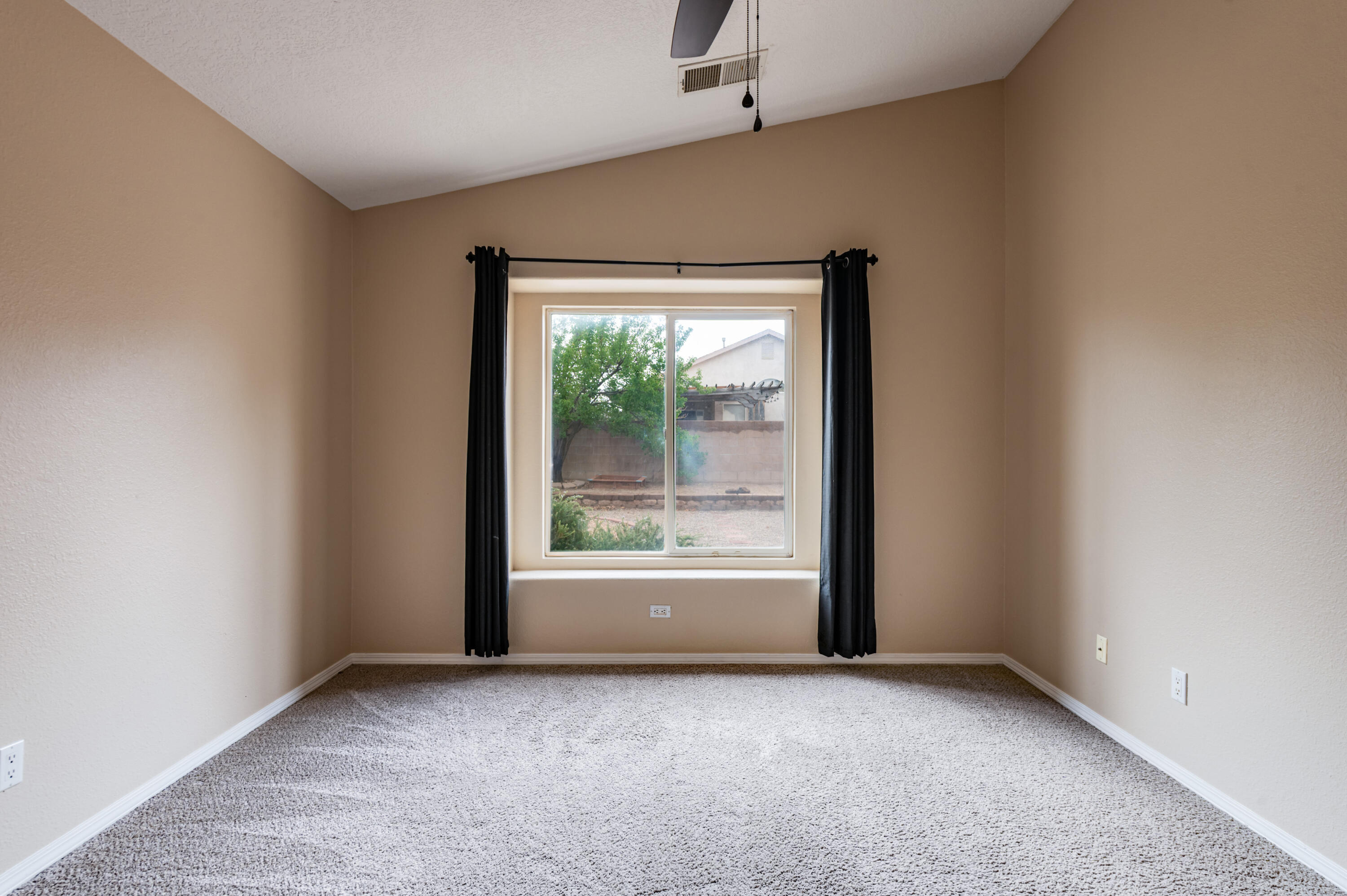 Photo 17 — 7716 Banyon Avenue NW