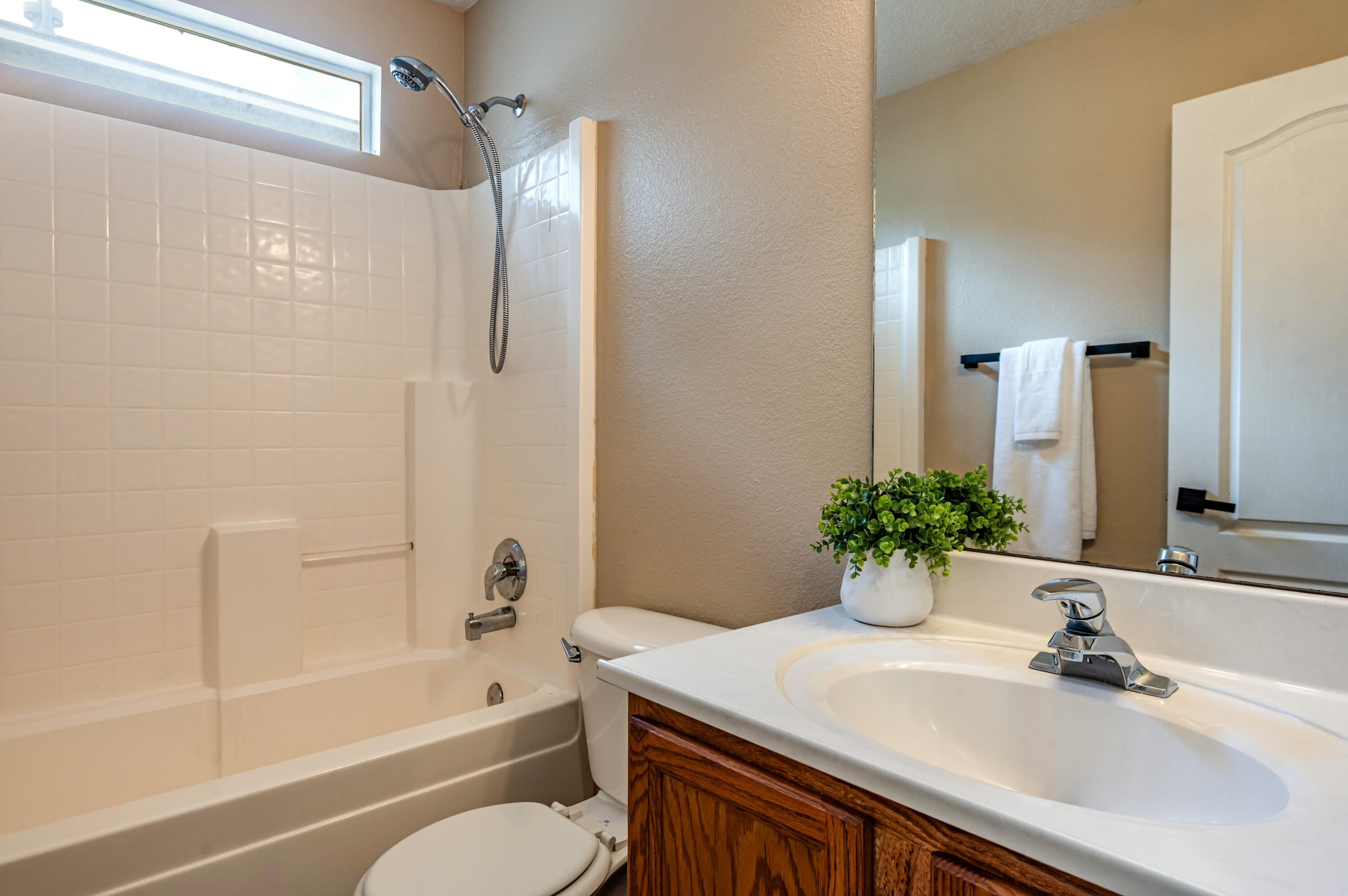 Photo 5 — 7716 Banyon Avenue NW