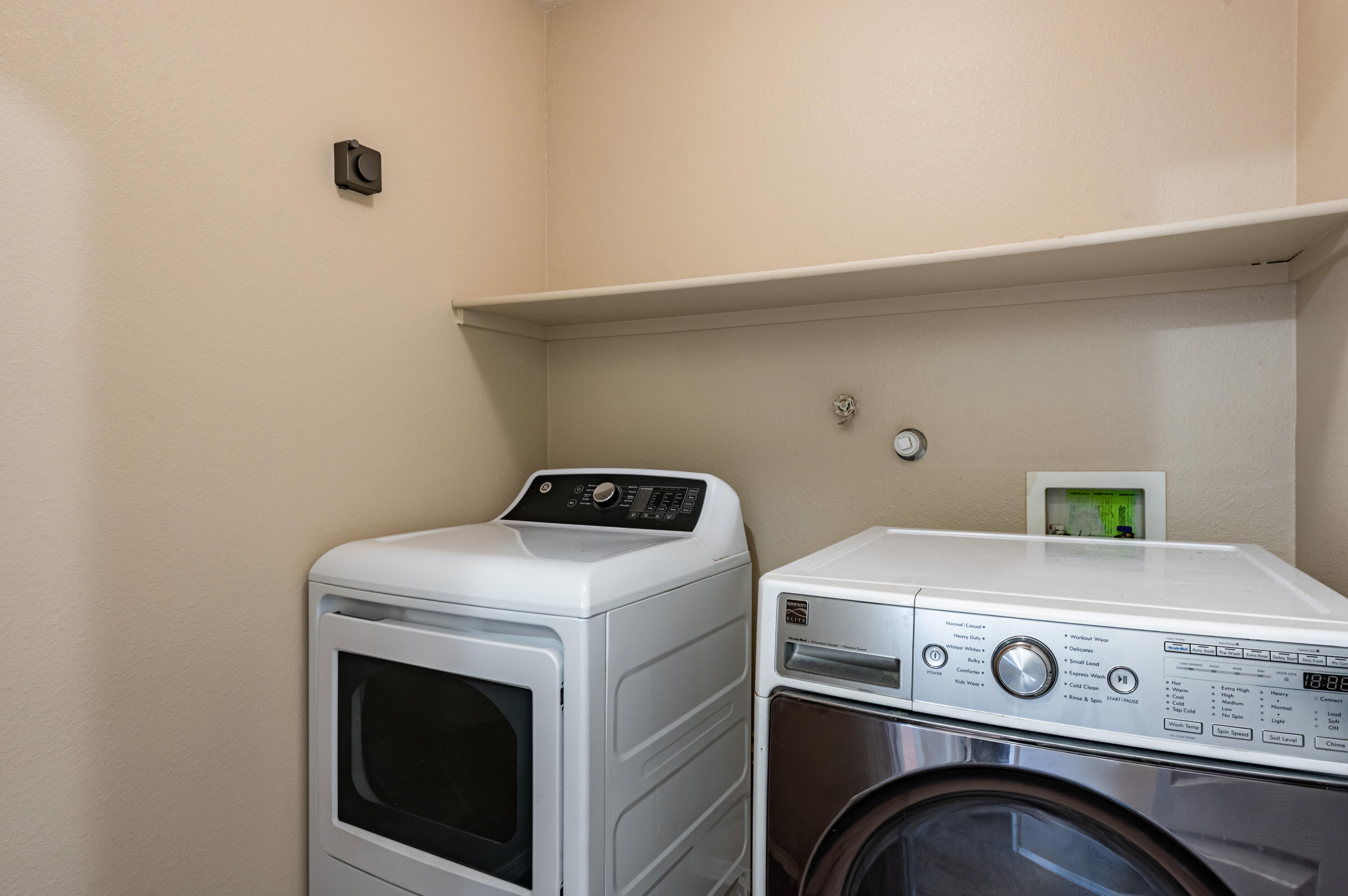 Photo 4 — 7716 Banyon Avenue NW