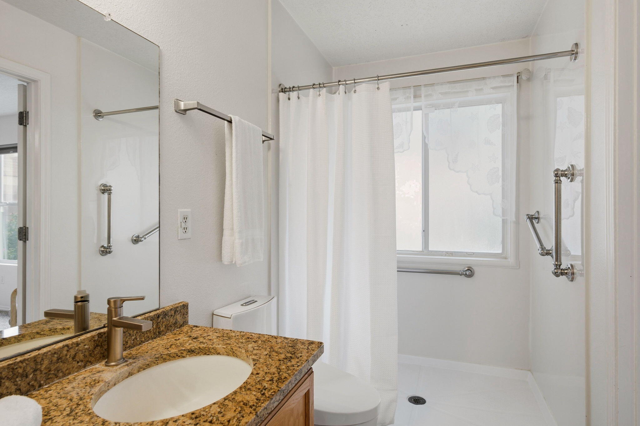 Photo 16 — 5300 River Ridge Avenue NW