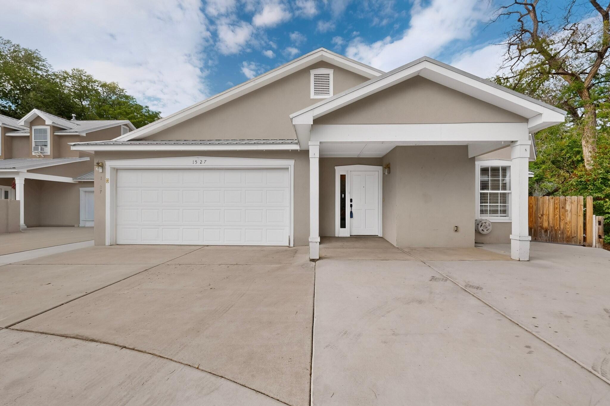 1527 Phoenix Avenue NW, Albuquerque, NM 87107