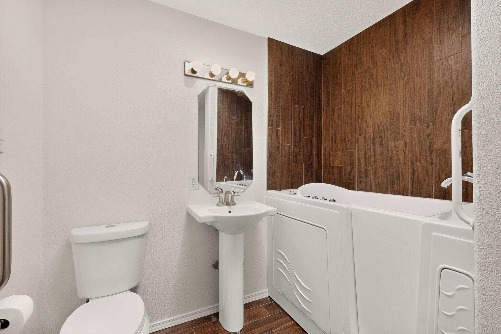Photo 19 — 1527 Phoenix Avenue NW