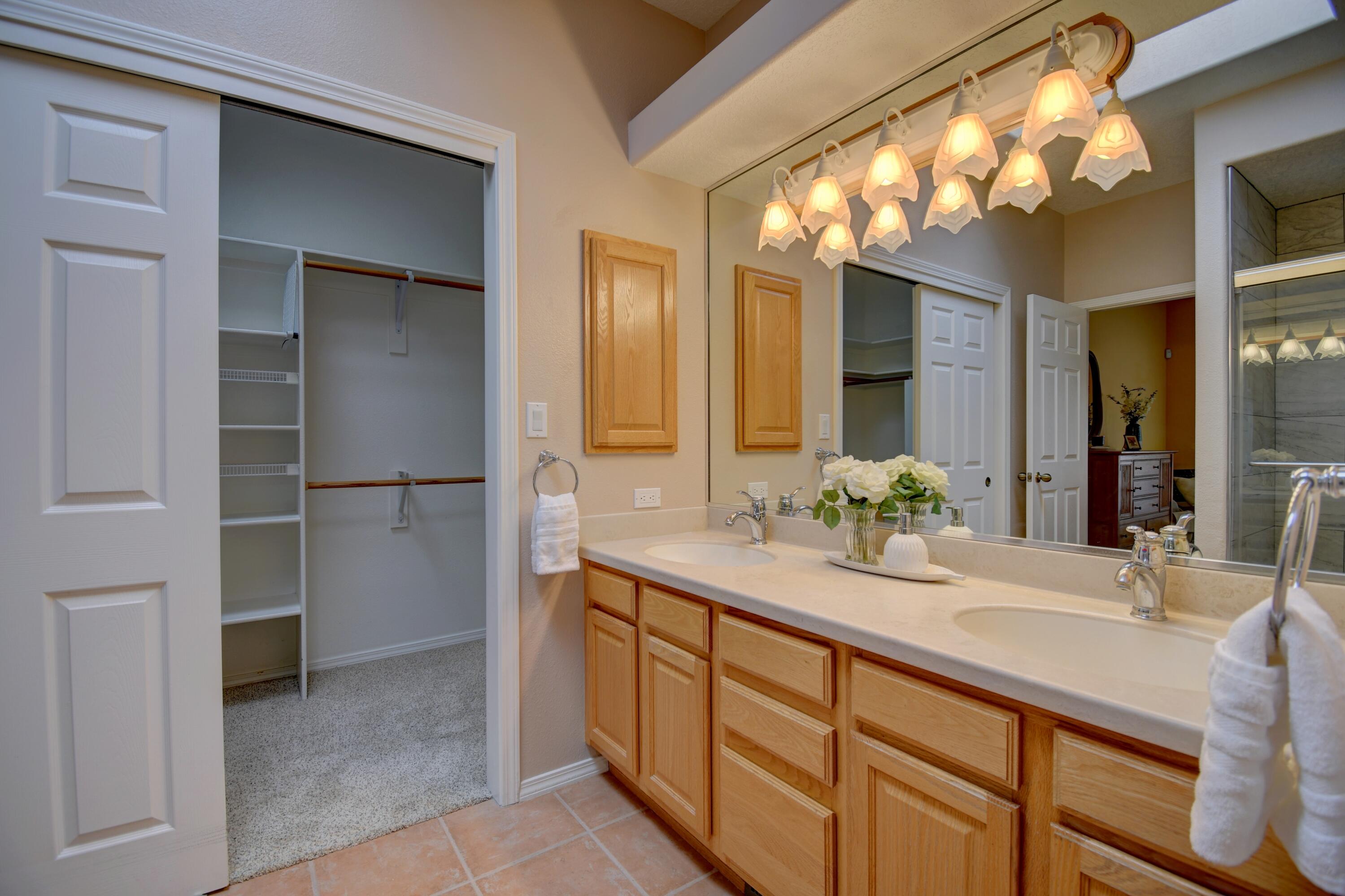 Photo 12 — 6404 Sage Point Court NE