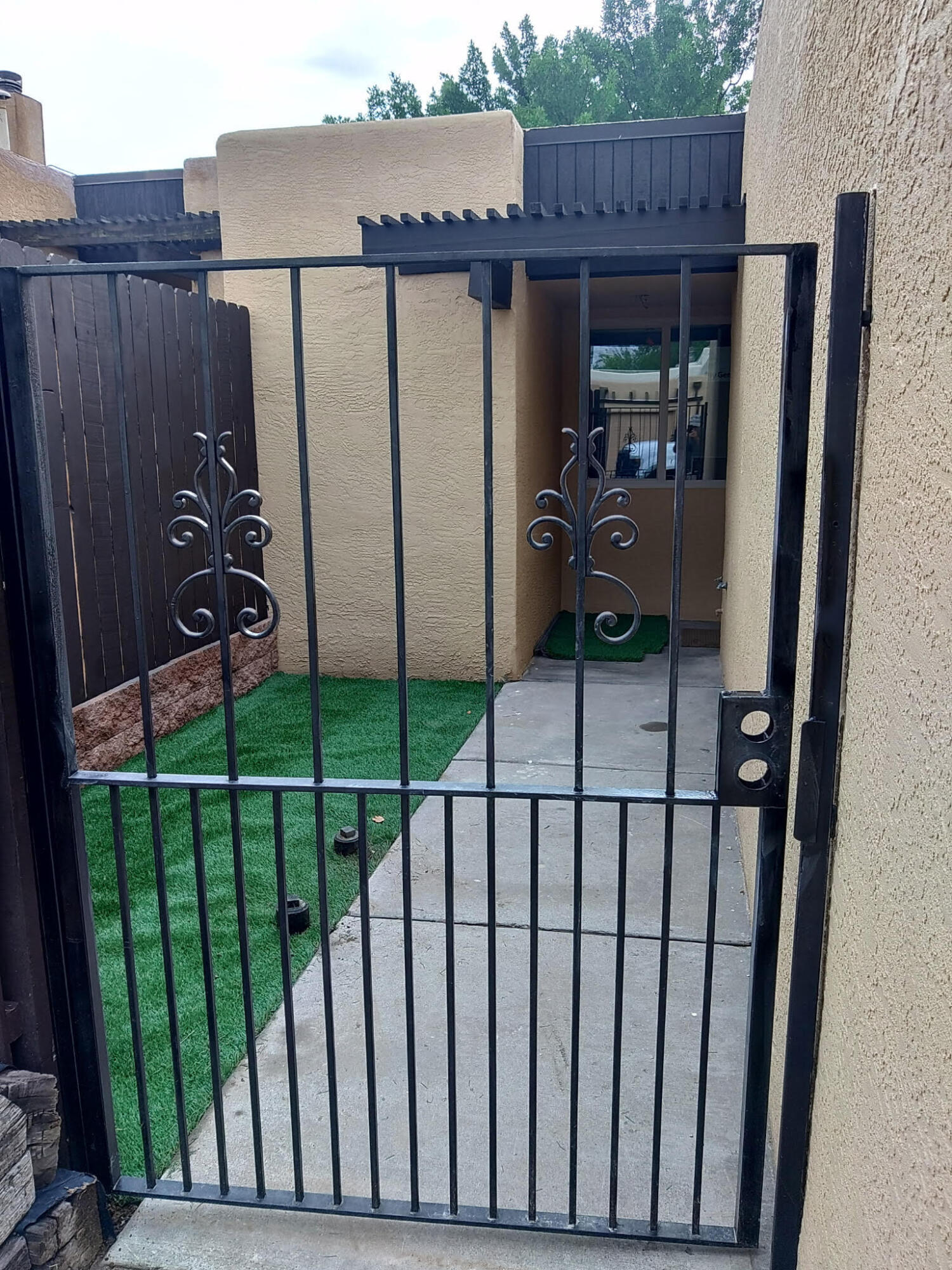 32 Calle Playa Del Sol NE, Albuquerque, NM 87109