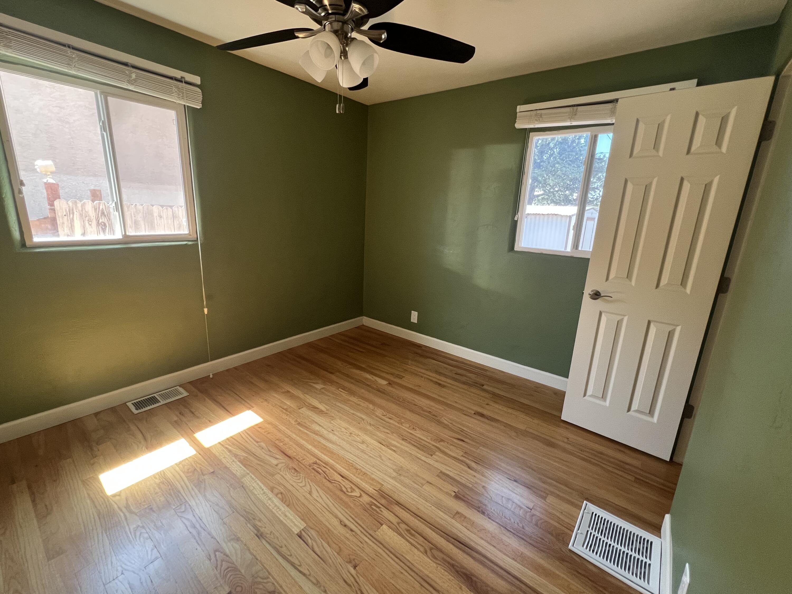 Photo 10 — 629 Monroe Street SE