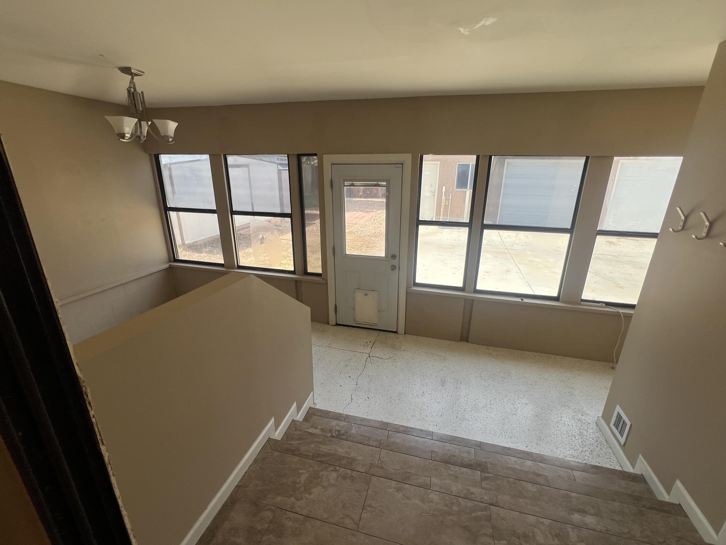 Photo 8 — 629 Monroe Street SE