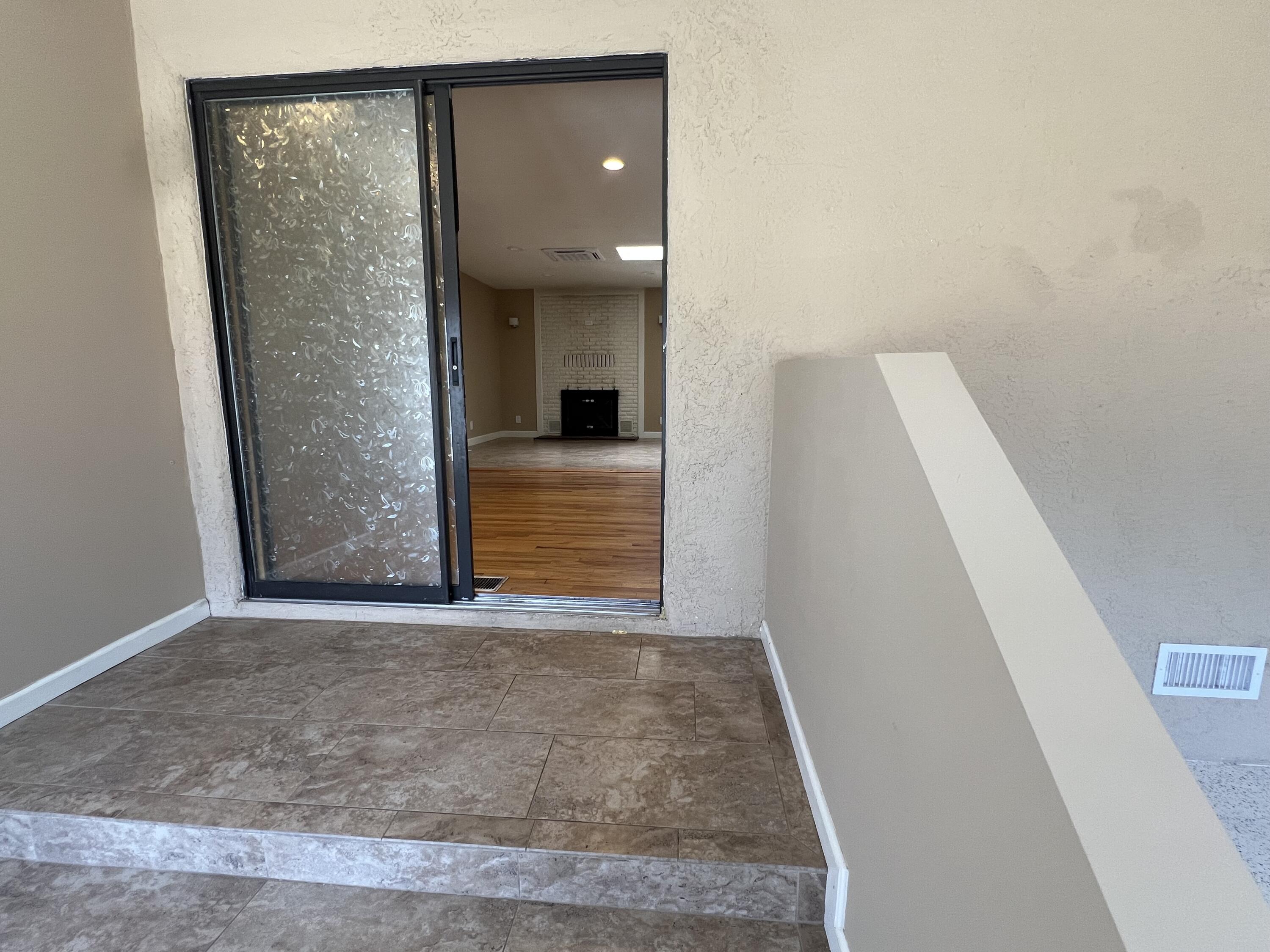 Photo 5 — 629 Monroe Street SE