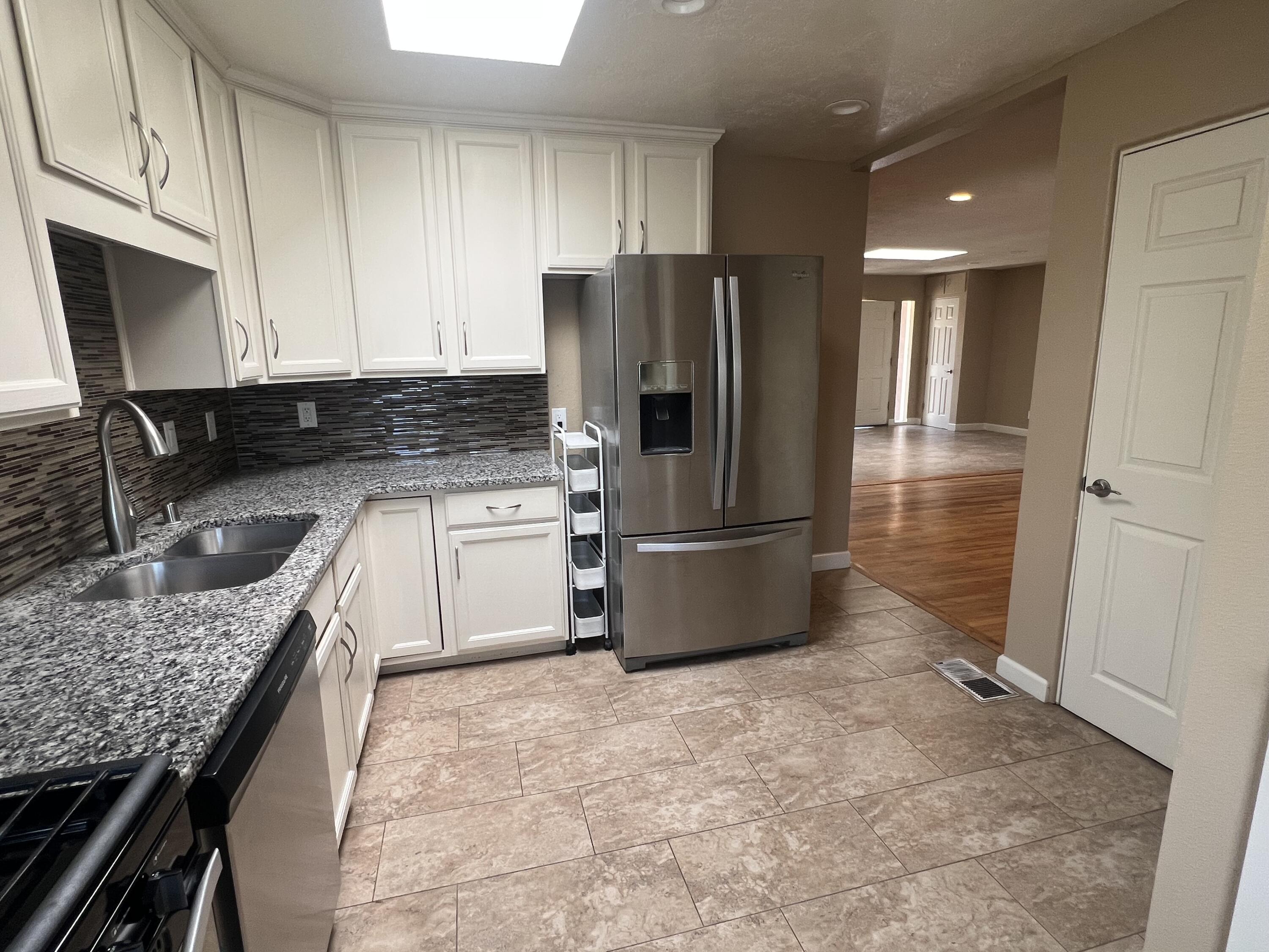 Photo 19 — 629 Monroe Street SE