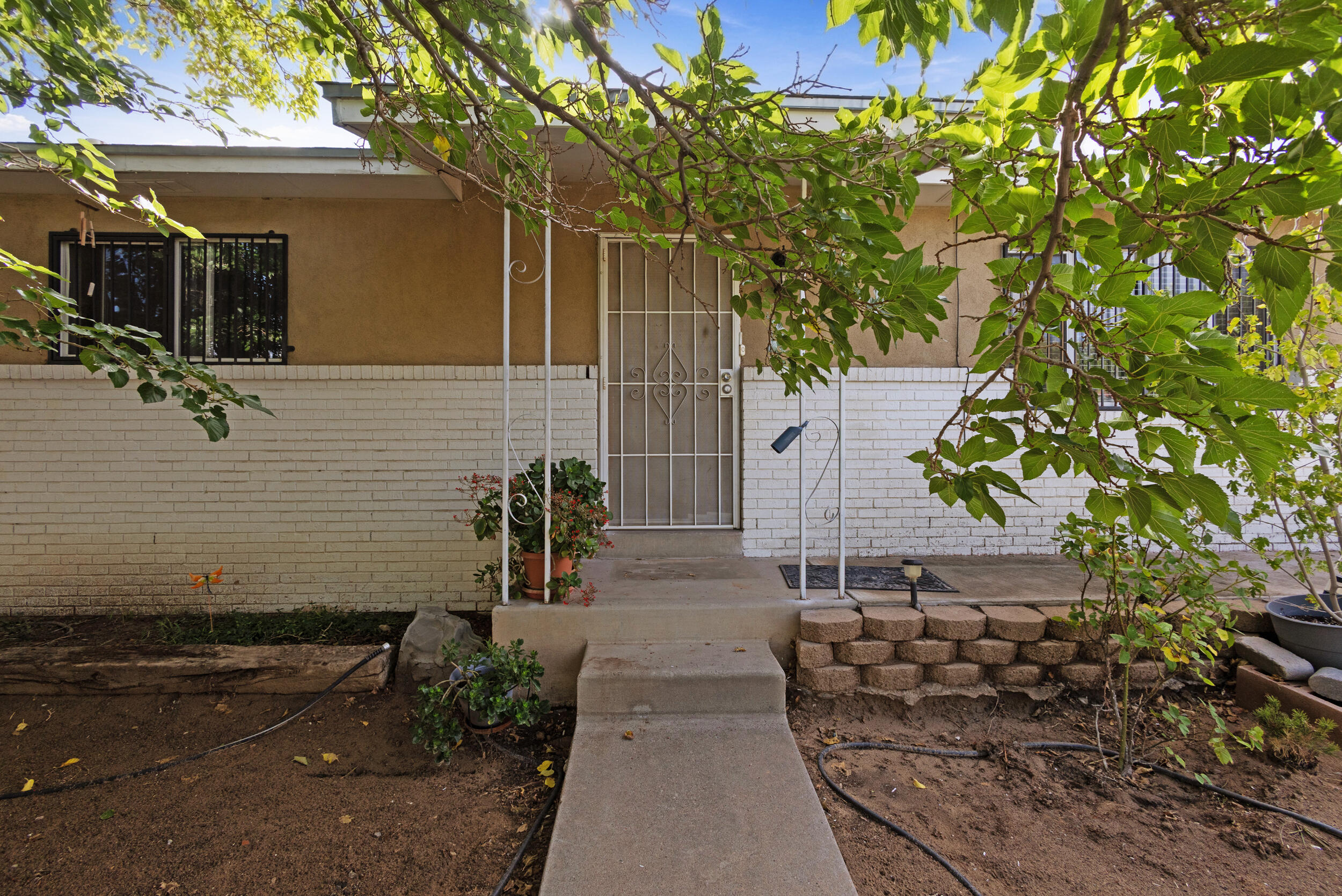 6501 Churchill Road SW, Albuquerque, NM 87121